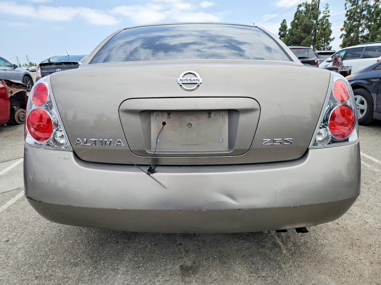 2005 Nissan Altima Коричневый vin: 1N4AL11D85N447159