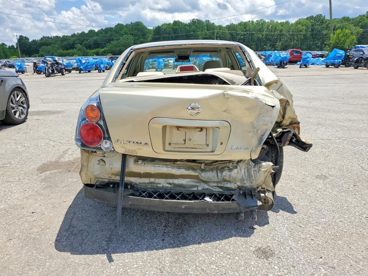 2002 Nissan Altima Gold vin: 1N4AL11D92C260181