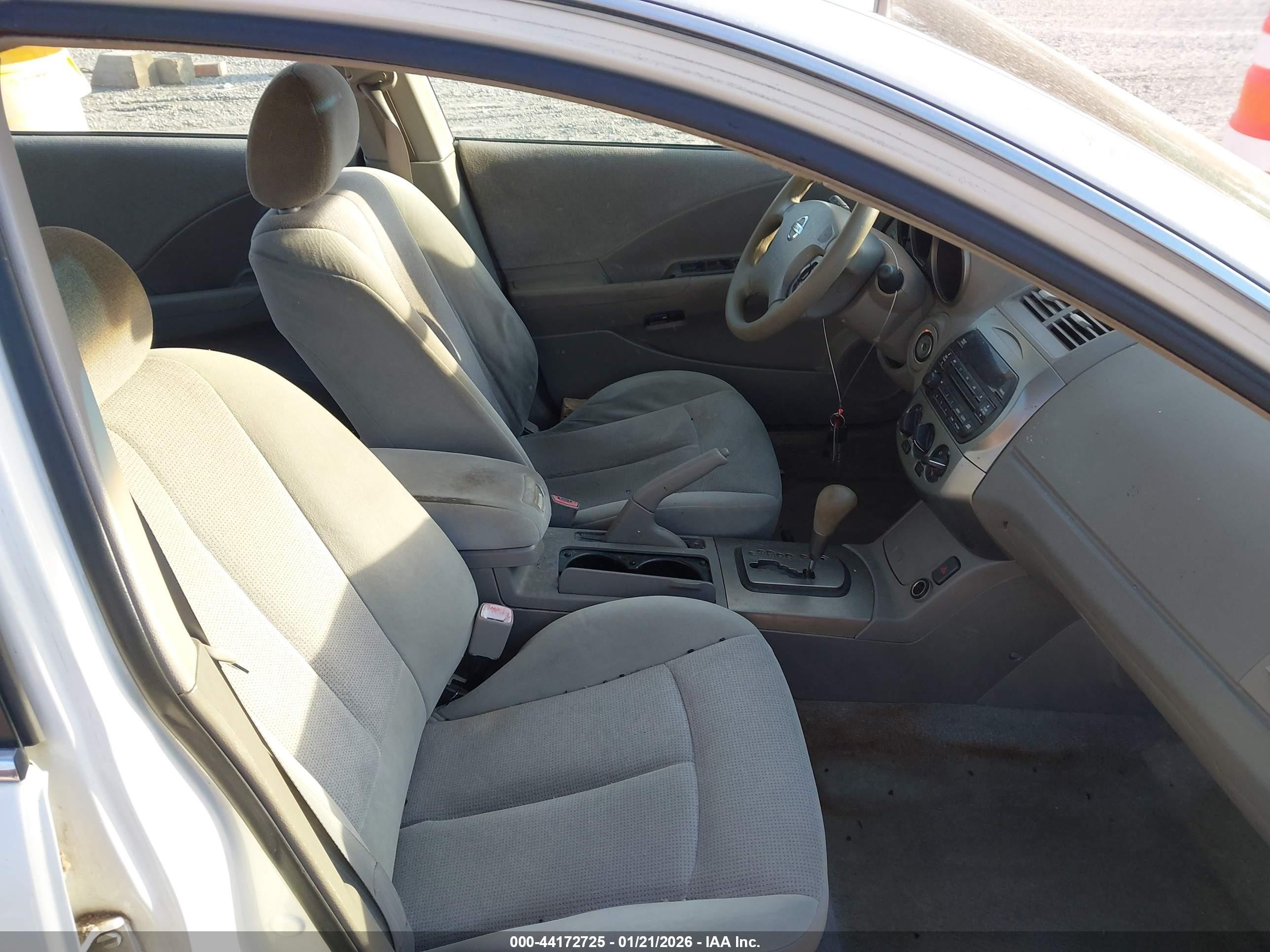 2003 Nissan Altima 2.5 S Белый vin: 1N4AL11D93C147719