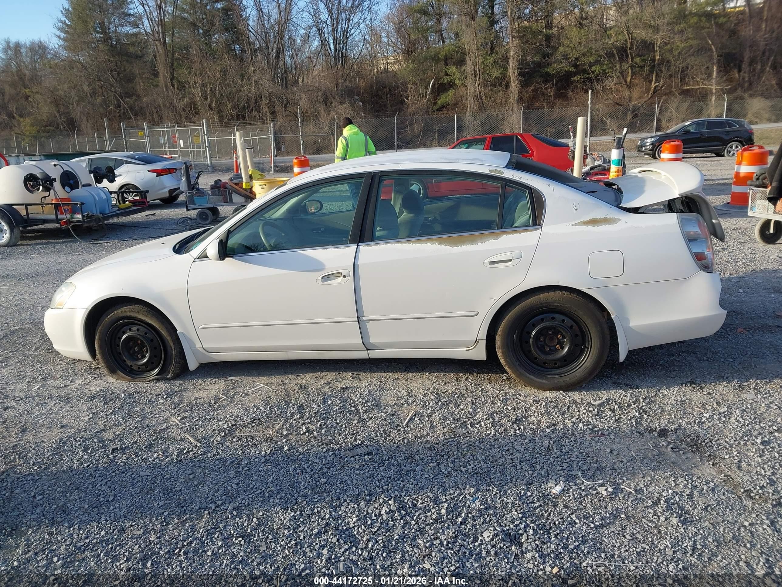 2003 Nissan Altima 2.5 S Белый vin: 1N4AL11D93C147719
