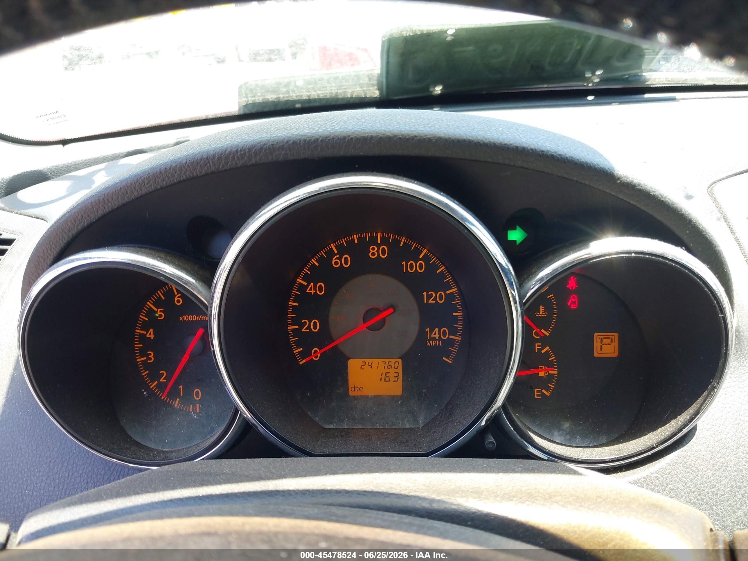 2005 Nissan Altima 2.5 S Red vin: 1N4AL11D95C108020