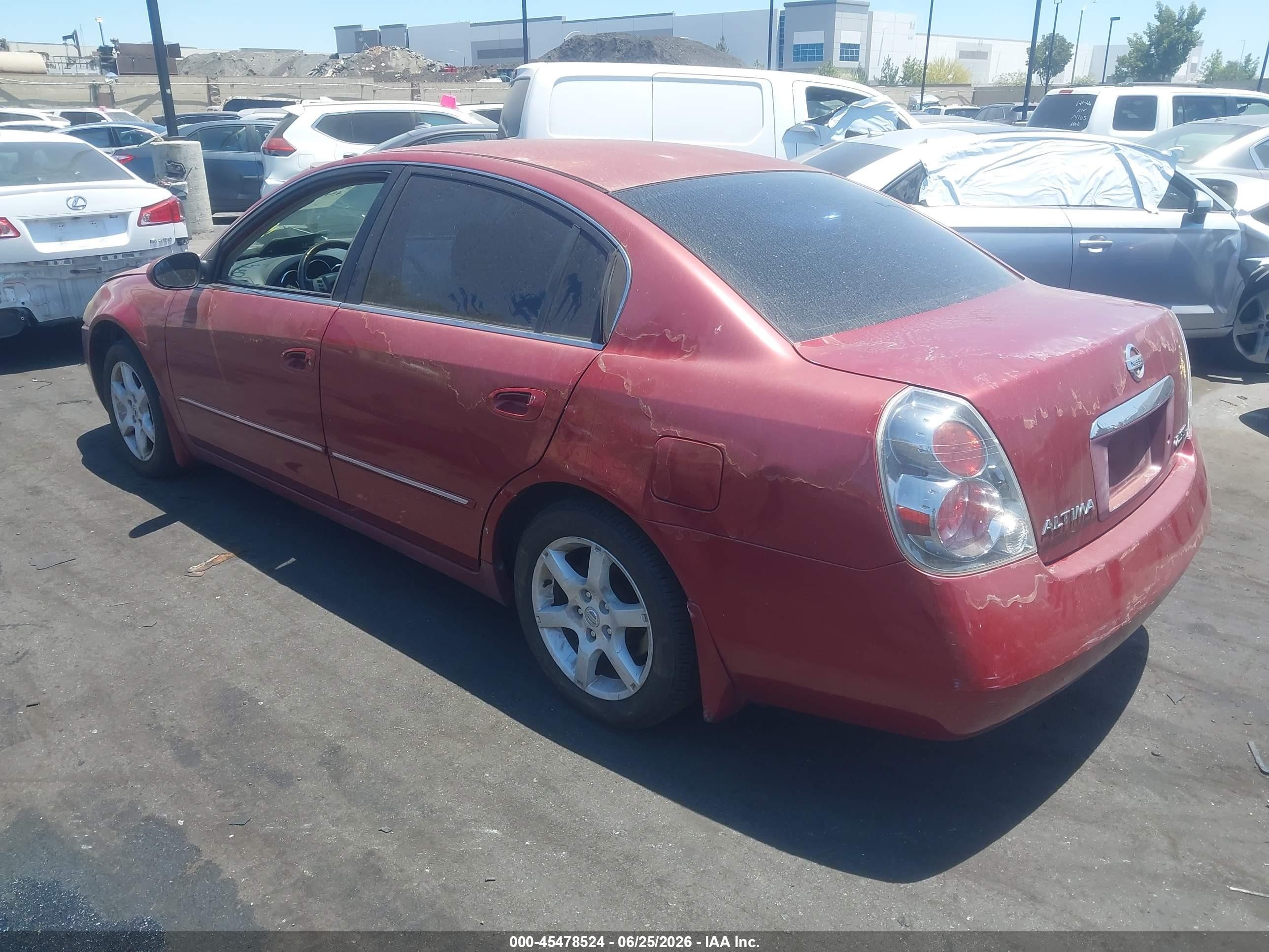 2005 Nissan Altima 2.5 S Red vin: 1N4AL11D95C108020