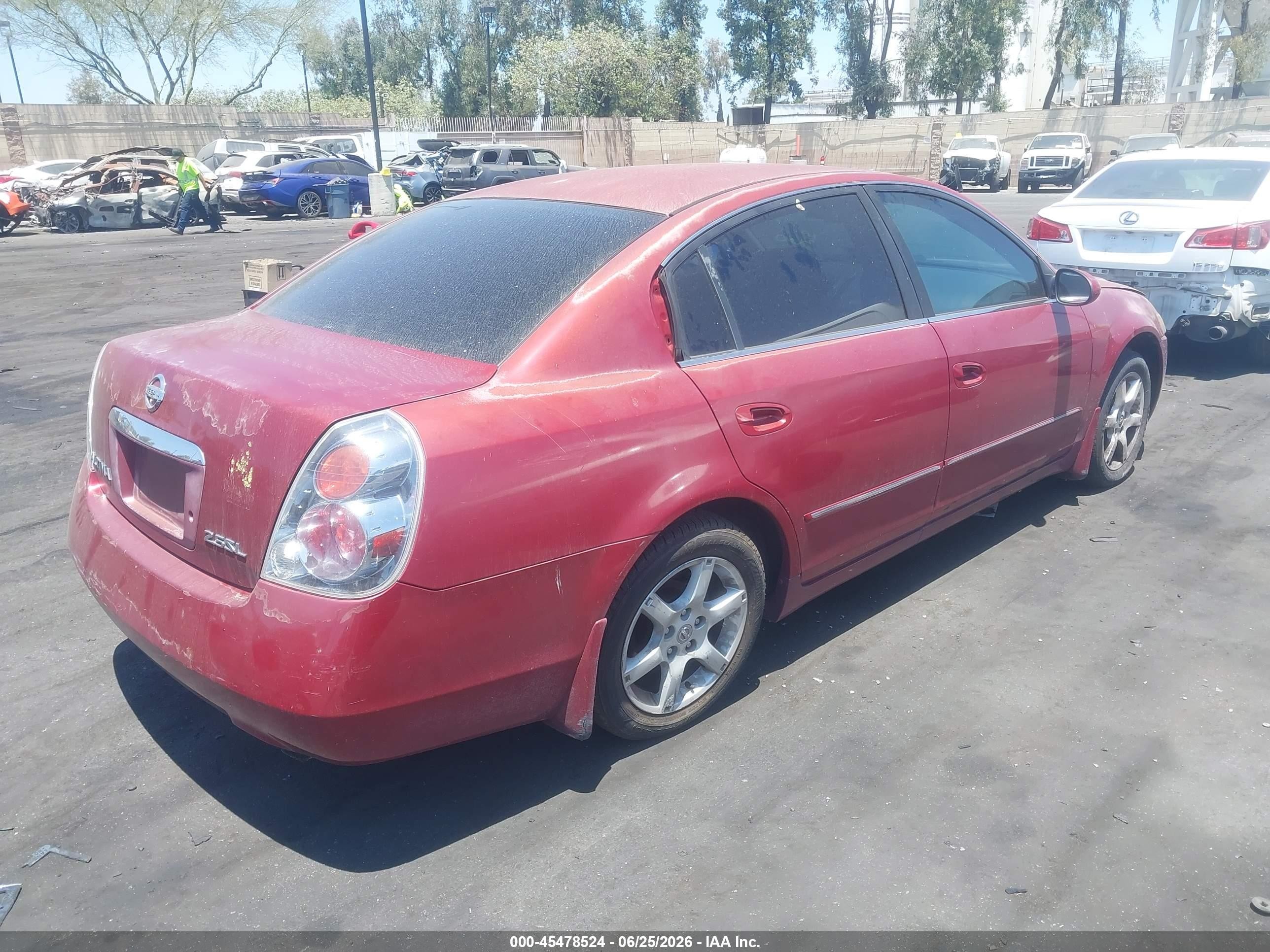 2005 Nissan Altima 2.5 S Red vin: 1N4AL11D95C108020