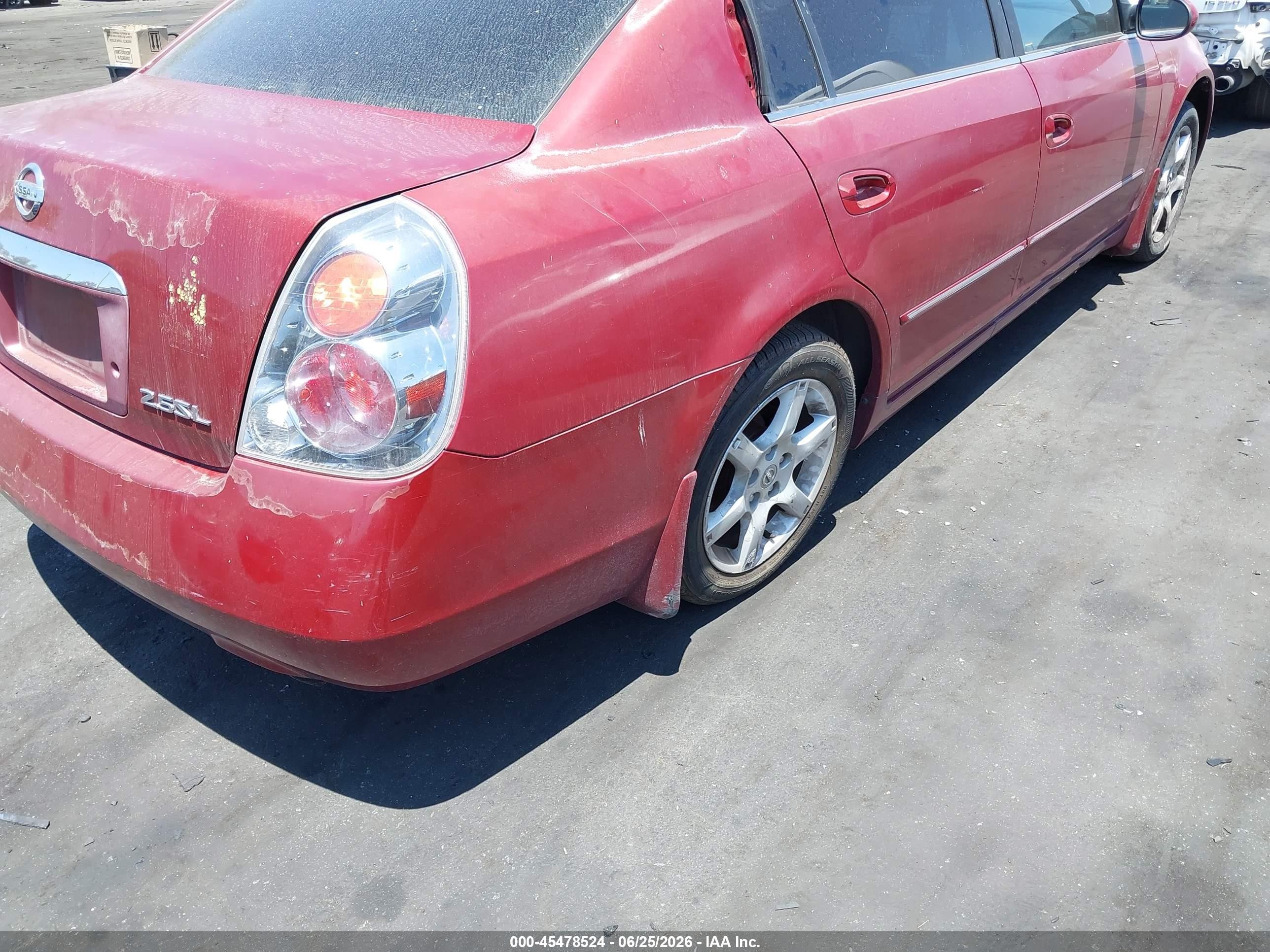 2005 Nissan Altima 2.5 S Red vin: 1N4AL11D95C108020