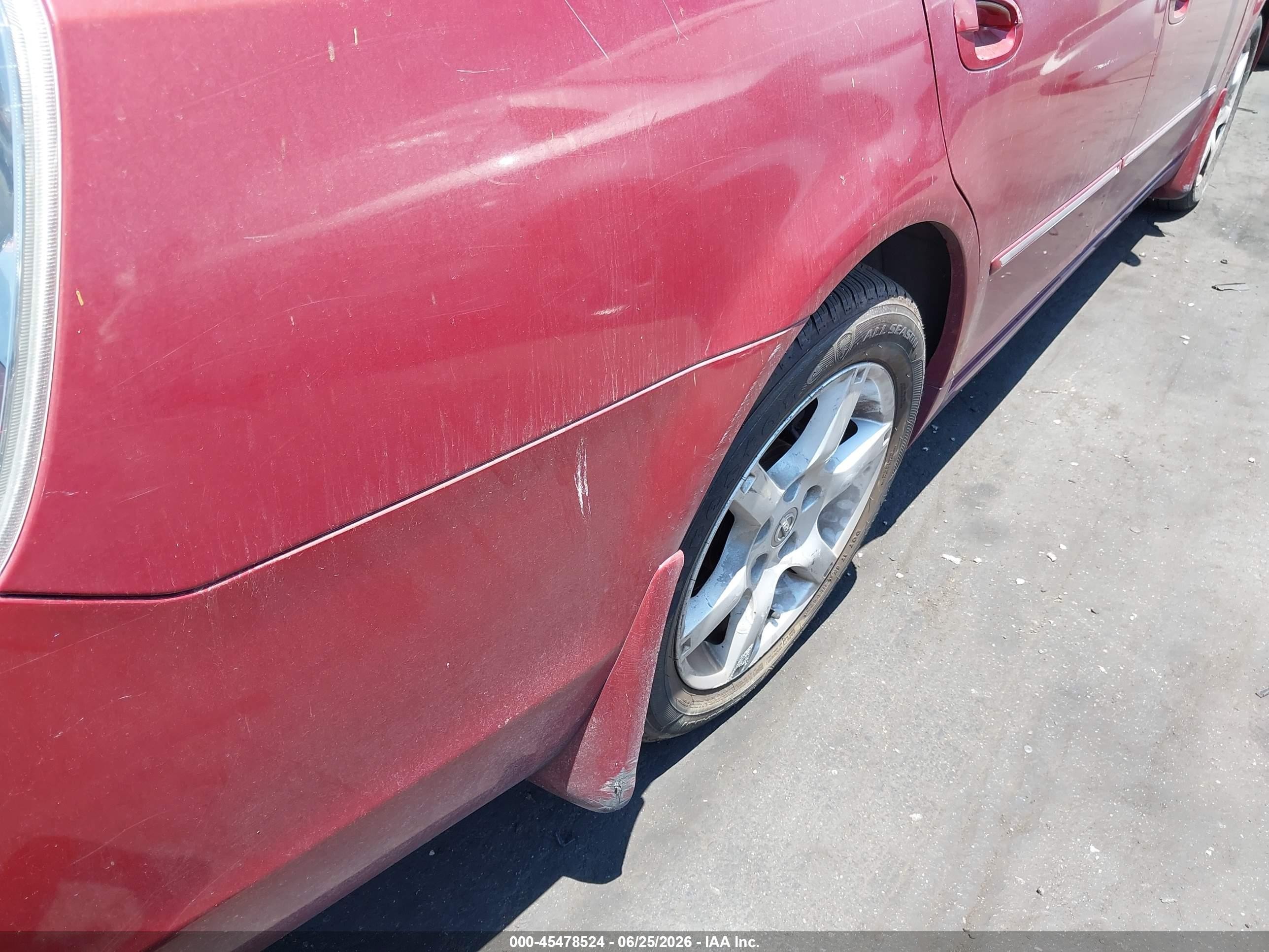 2005 Nissan Altima 2.5 S Red vin: 1N4AL11D95C108020
