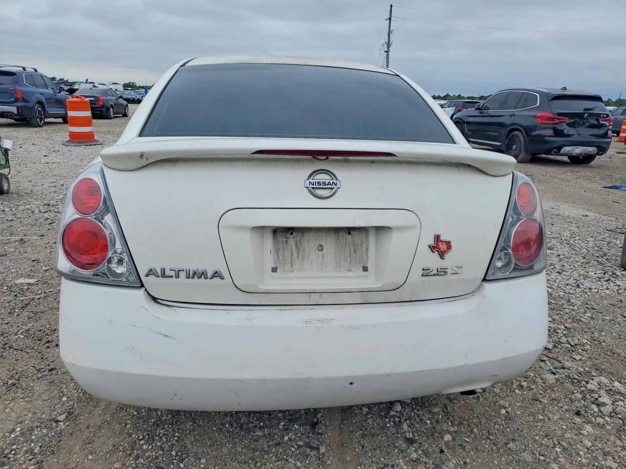 2005 Nissan Altima 2.5 White vin: 1N4AL11D95C278667