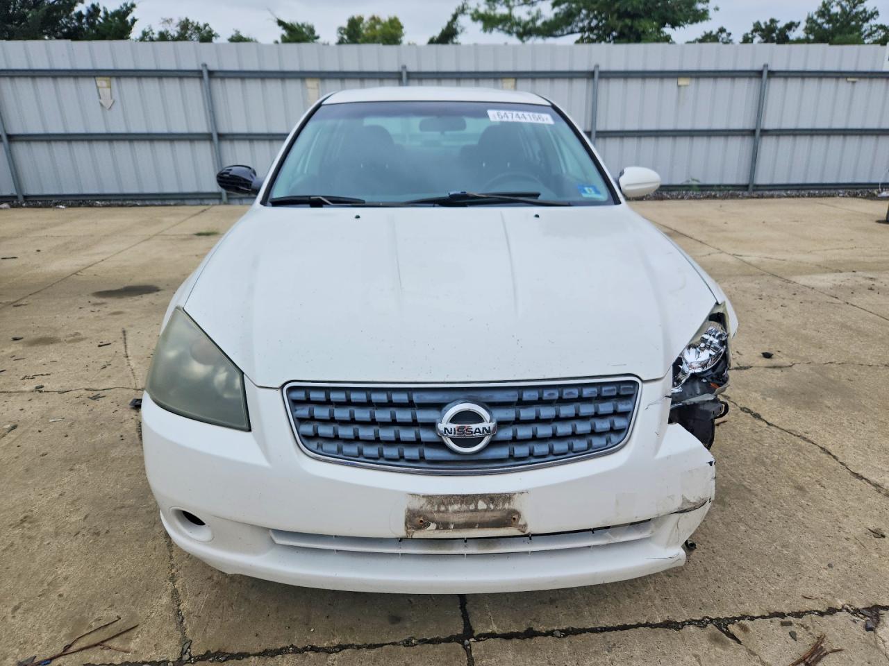 2005 Nissan Altima 2.5 White vin: 1N4AL11D95N465055