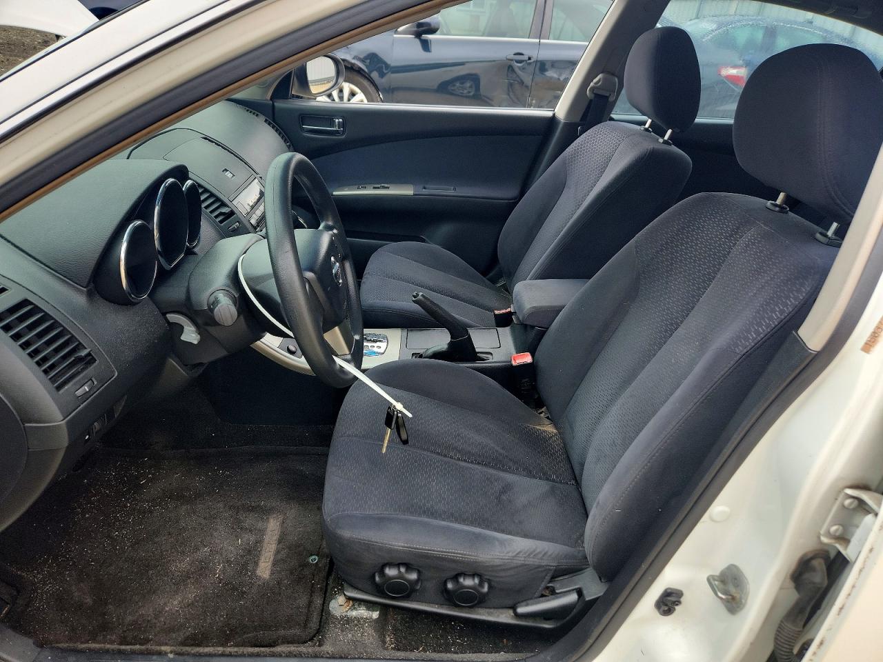 2005 Nissan Altima 2.5 White vin: 1N4AL11D95N465055