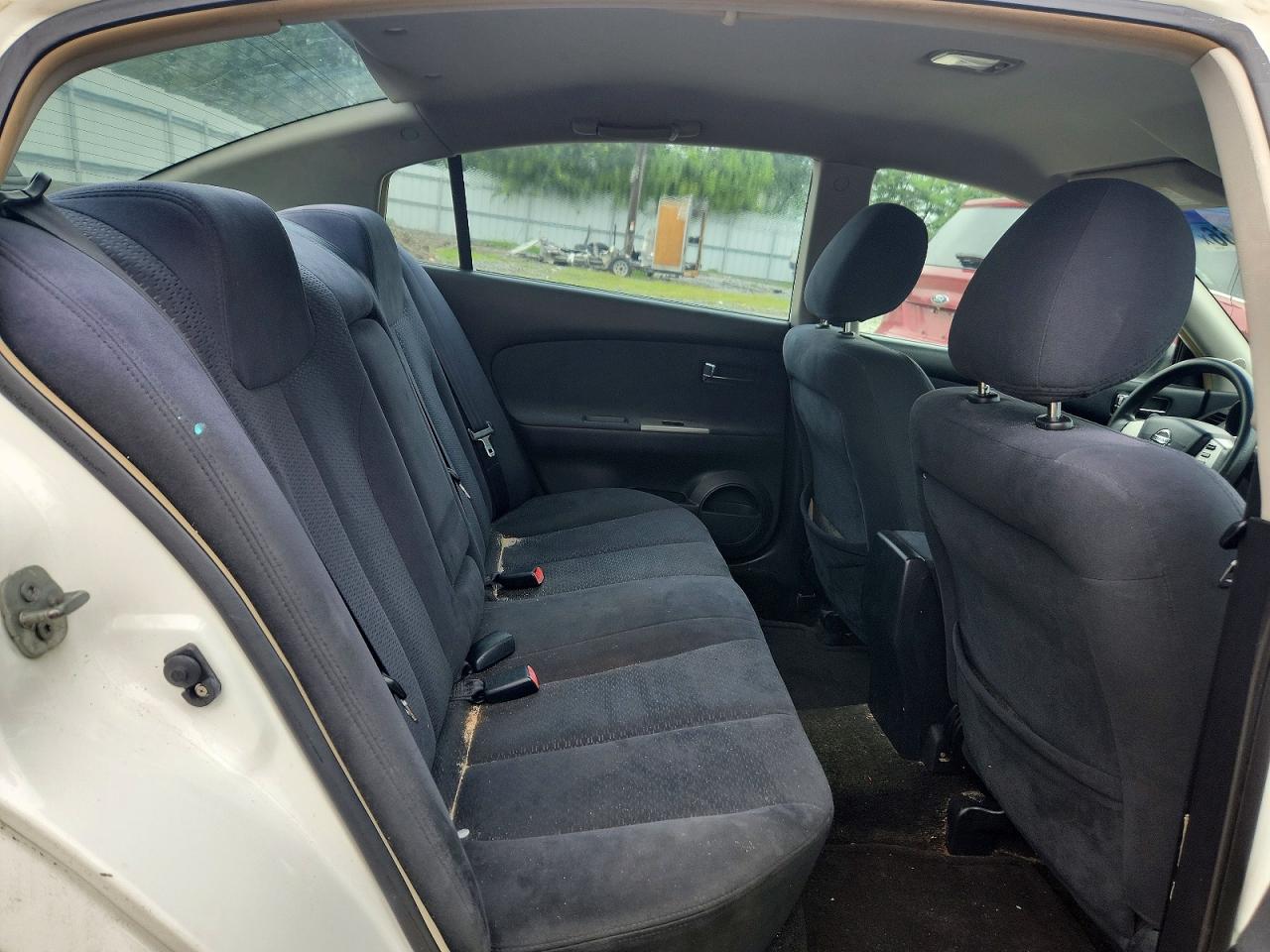 2005 Nissan Altima 2.5 White vin: 1N4AL11D95N465055