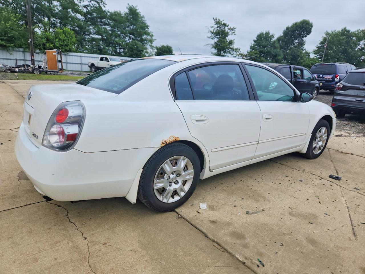 2005 Nissan Altima 2.5 White vin: 1N4AL11D95N465055