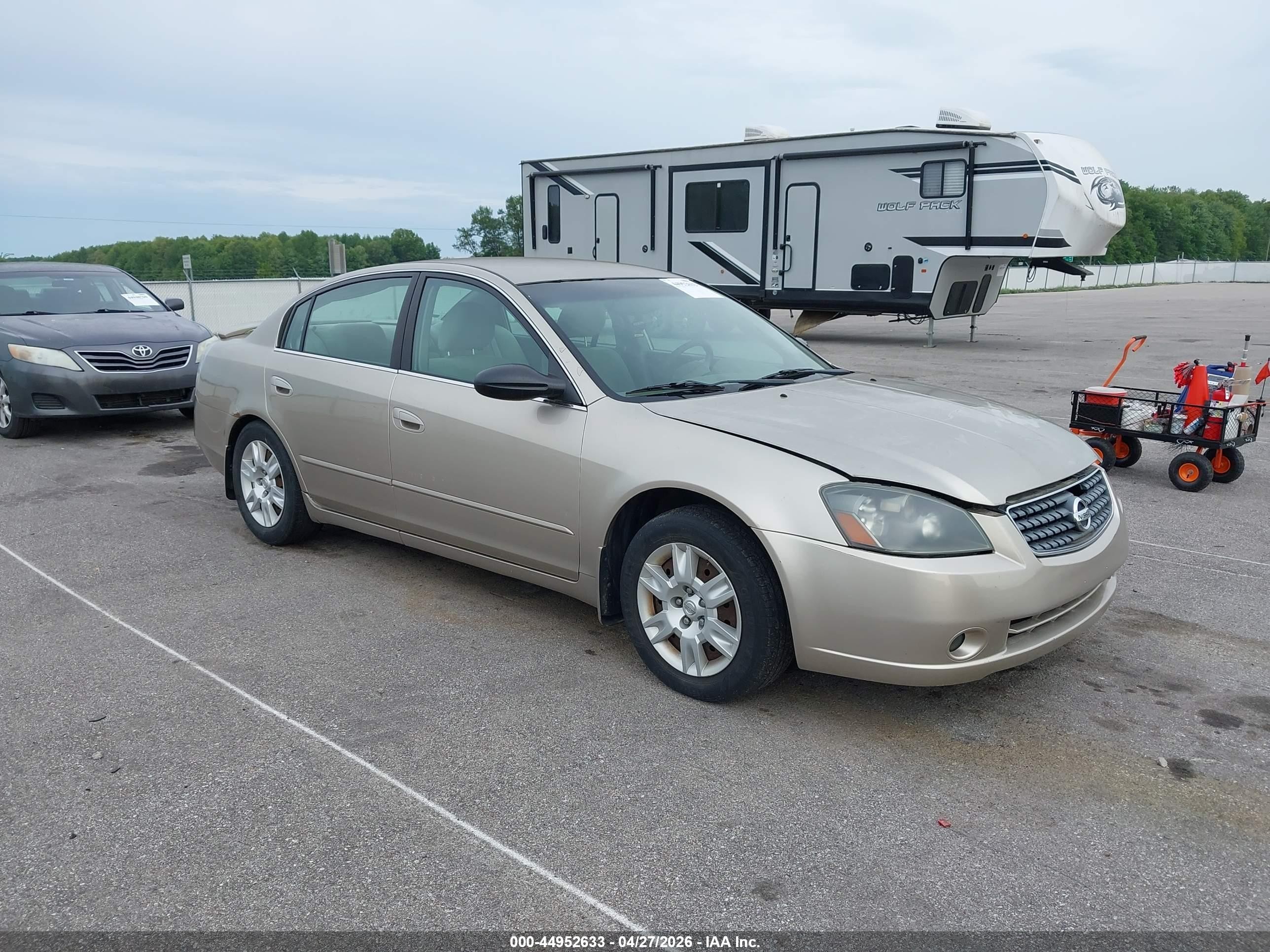 2005 Nissan Altima 2.5 S Желто-коричневый vin: 1N4AL11D95N902584
