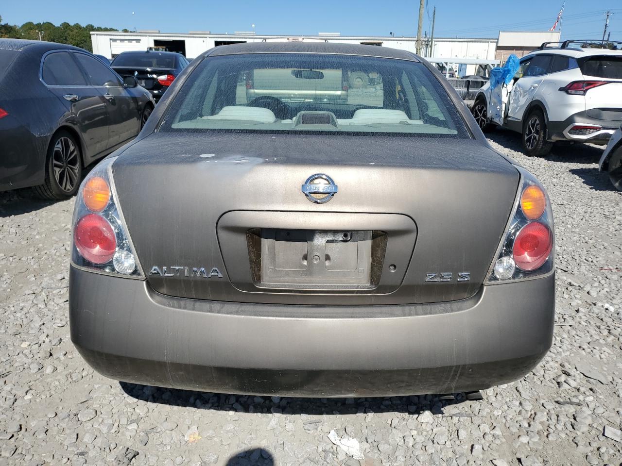2002 Nissan Altima Base Beige vin: 1N4AL11DX2C173132