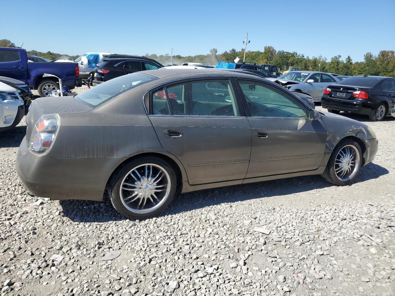 2002 Nissan Altima Base Beige vin: 1N4AL11DX2C173132