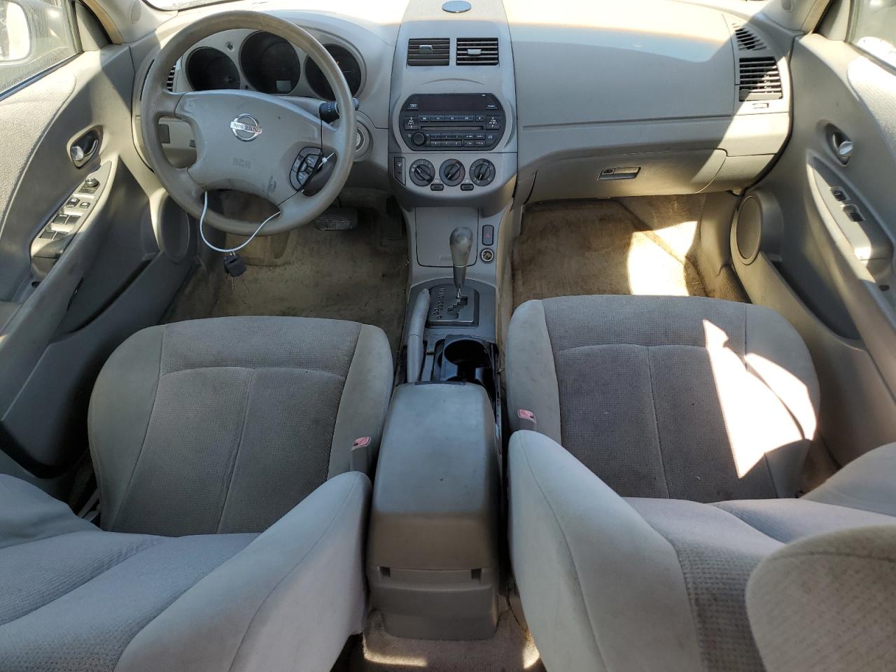 2002 Nissan Altima Base Beige vin: 1N4AL11DX2C173132