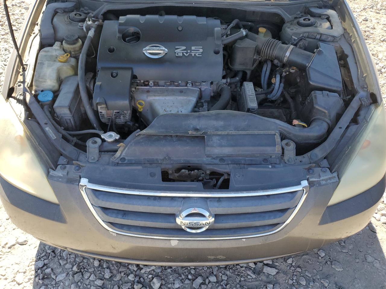 2002 Nissan Altima Base Beige vin: 1N4AL11DX2C173132