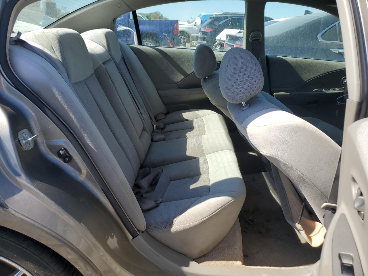 2002 Nissan Altima Base Beige vin: 1N4AL11DX2C173132