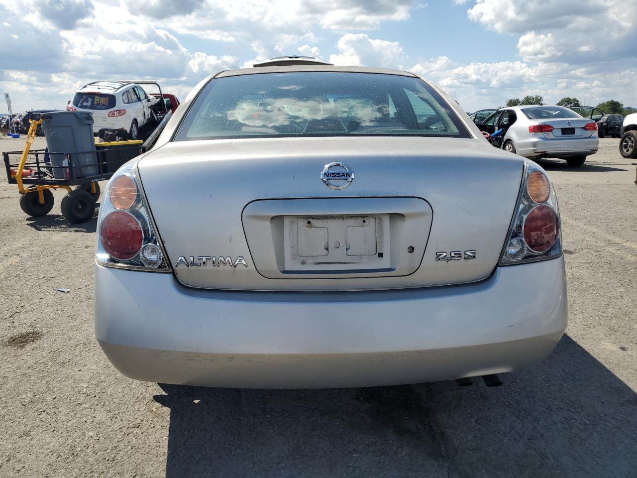 2004 Nissan Altima Серебряный vin: 1N4AL11DX4C115752