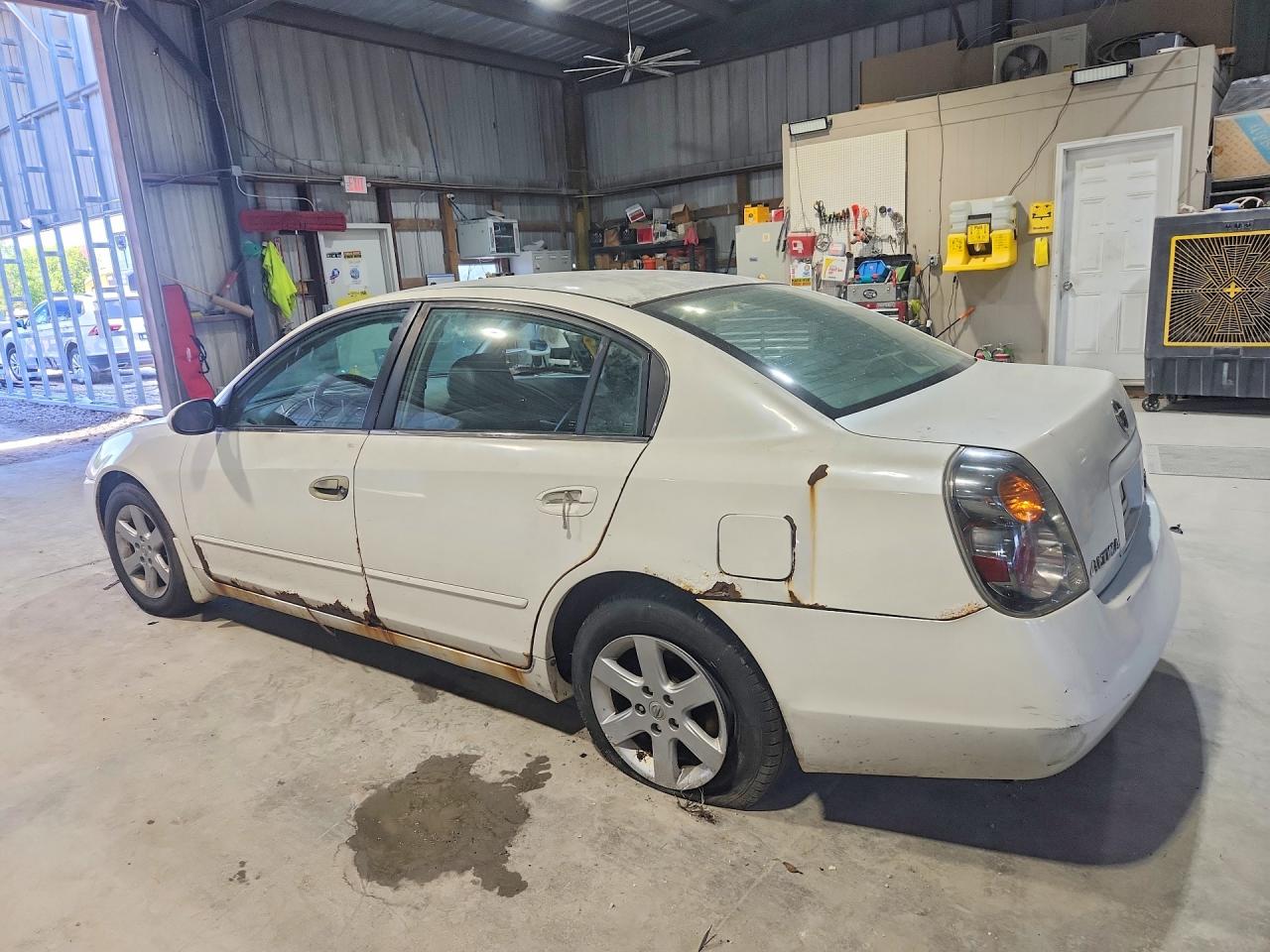 2004 Nissan Altima 2.5 Белый vin: 1N4AL11DX4C147505