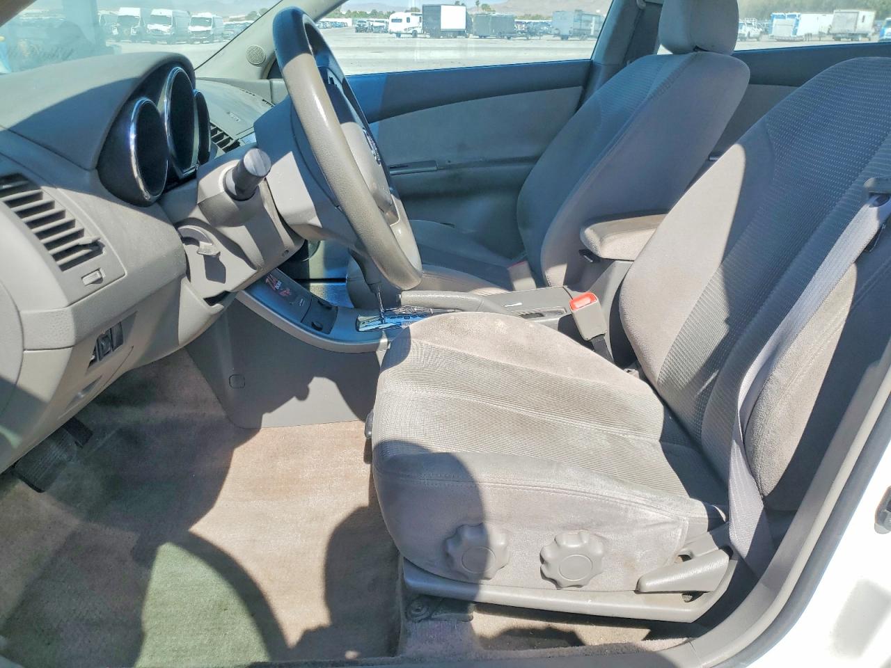 2005 Nissan Altima 2.5 Белый vin: 1N4AL11DX5C221782