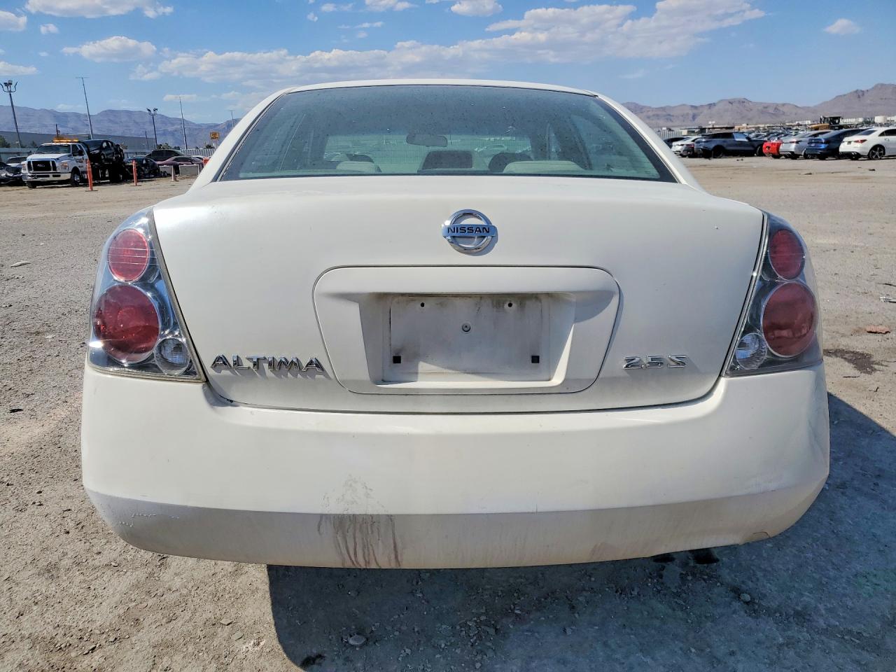 2005 Nissan Altima 2.5 Белый vin: 1N4AL11DX5C221782