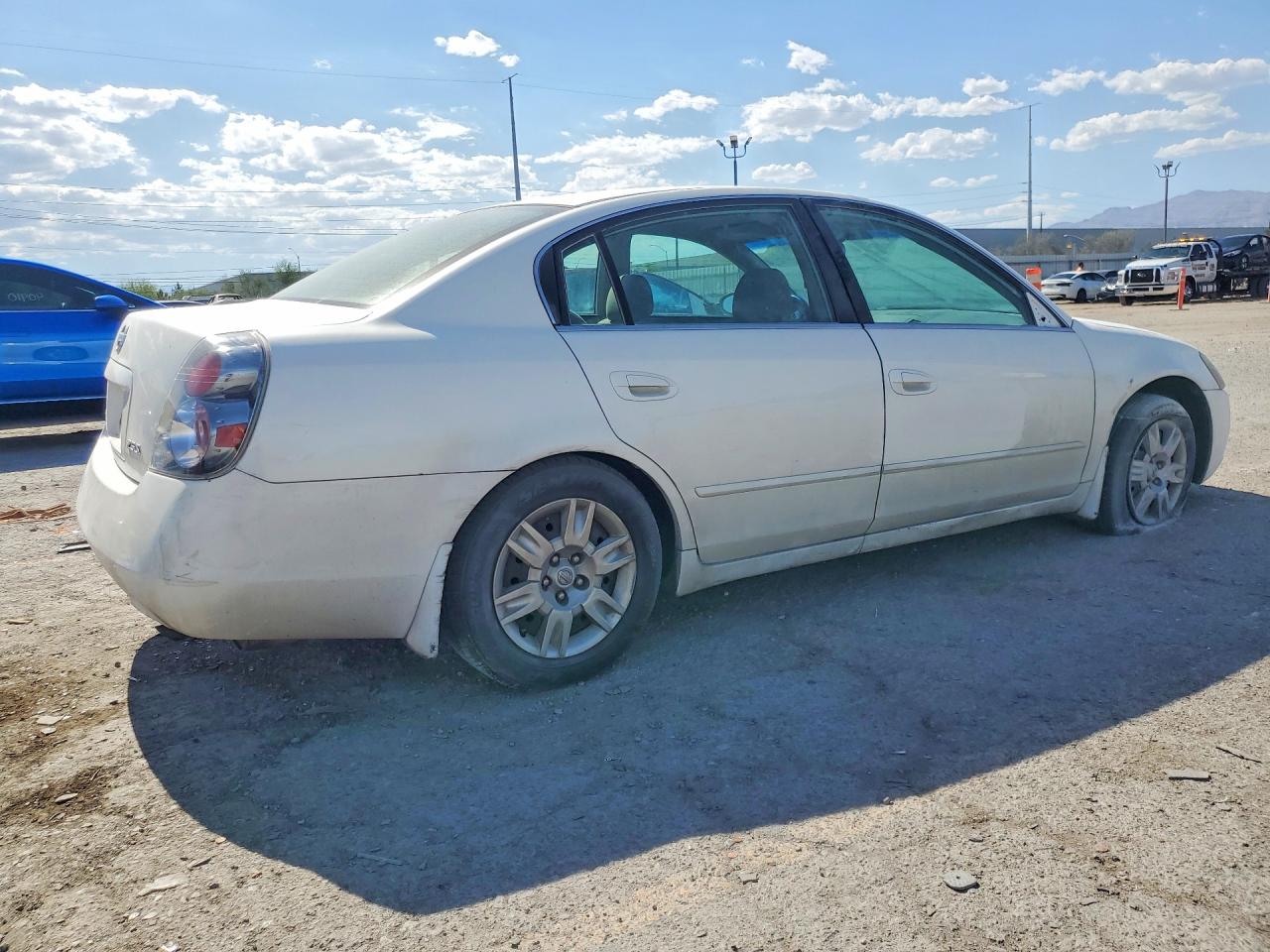 2005 Nissan Altima 2.5 Белый vin: 1N4AL11DX5C221782