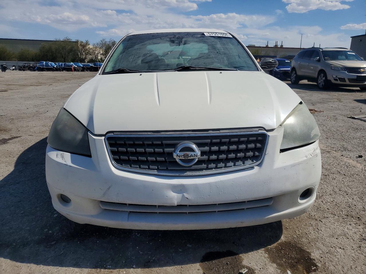 2005 Nissan Altima 2.5 Белый vin: 1N4AL11DX5C221782