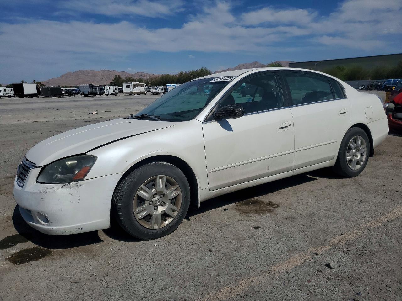 2005 Nissan Altima 2.5 Белый vin: 1N4AL11DX5C221782
