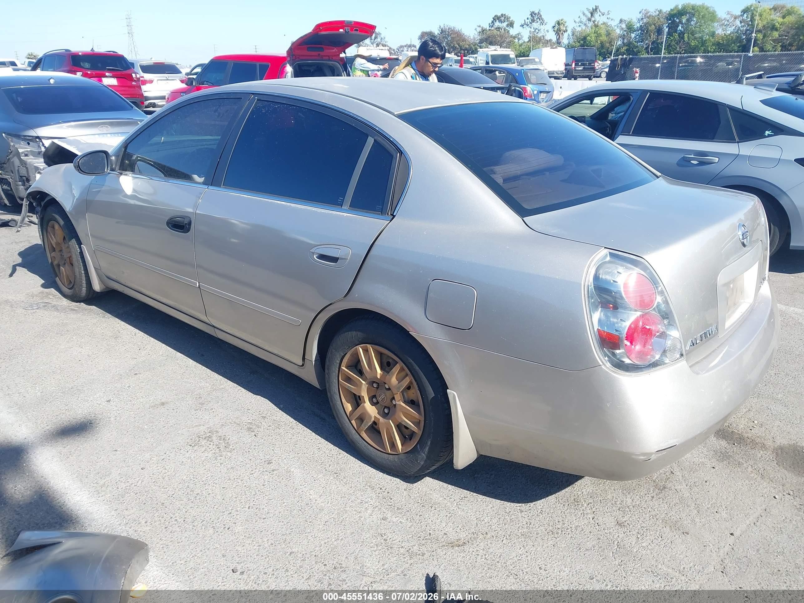 2005 Nissan Altima 2.5 S Золотой vin: 1N4AL11DX5N930085