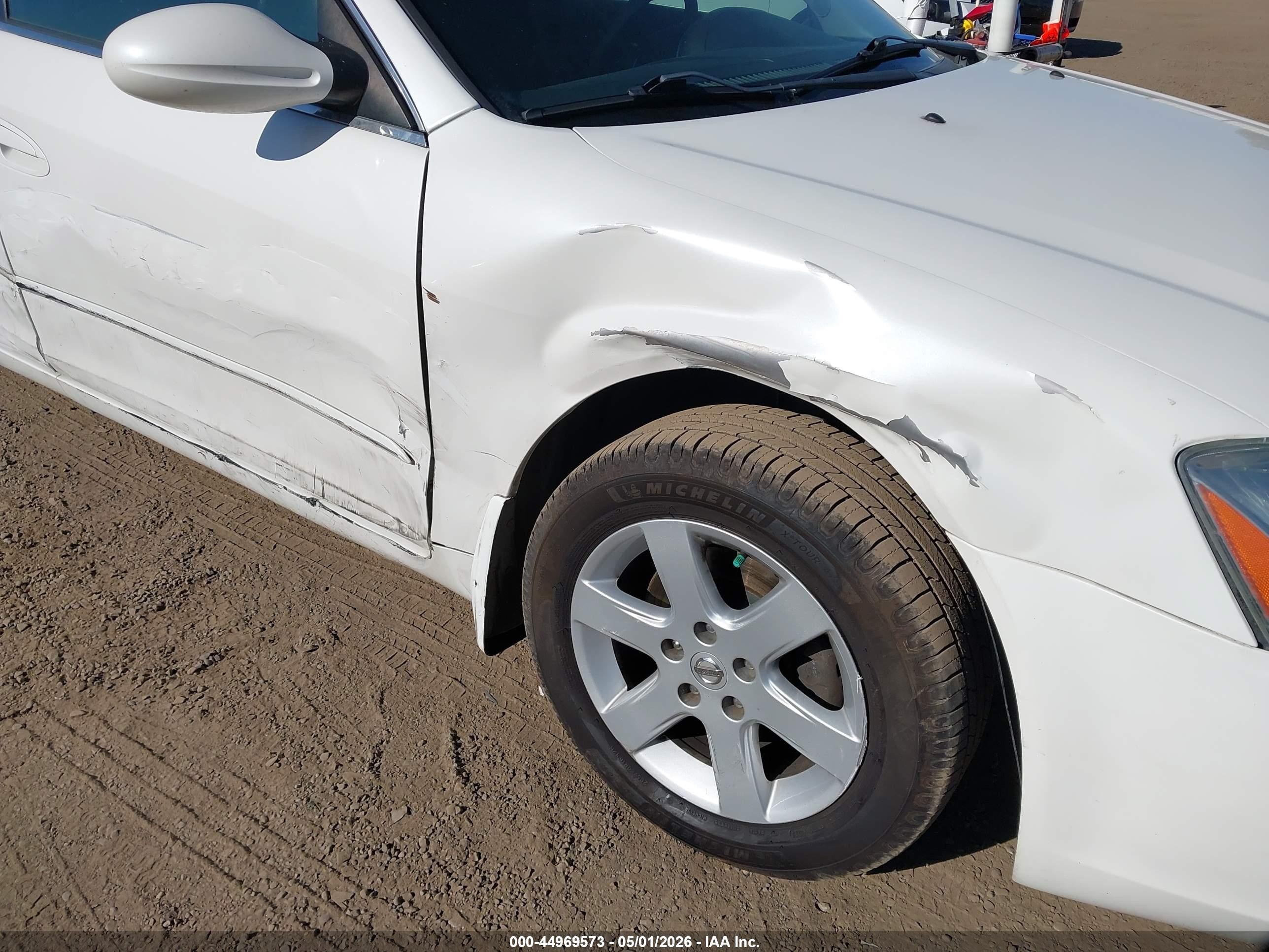 2003 Nissan Altima 2.5 S White vin: 1N4AL11E23C148526