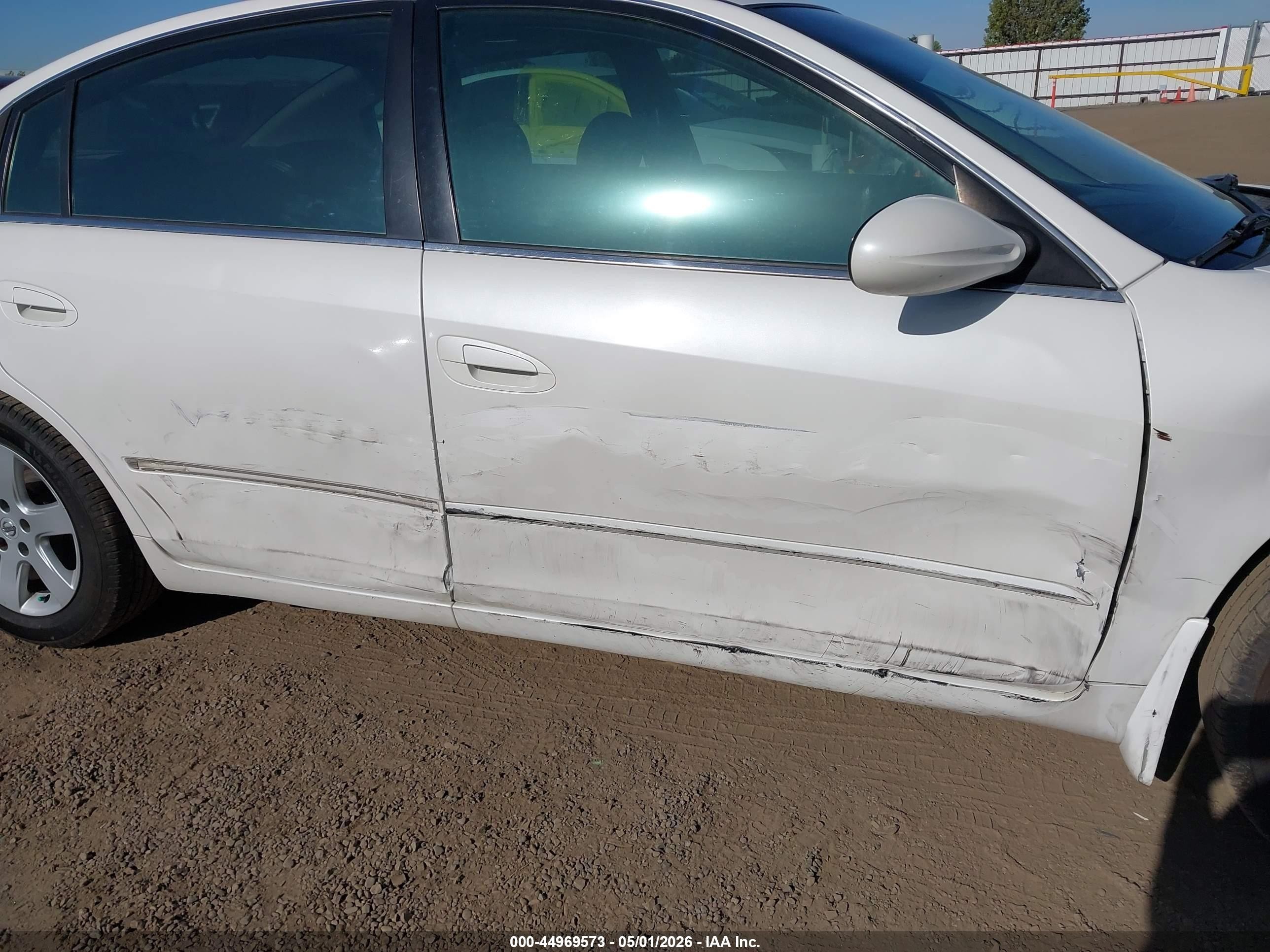 2003 Nissan Altima 2.5 S White vin: 1N4AL11E23C148526