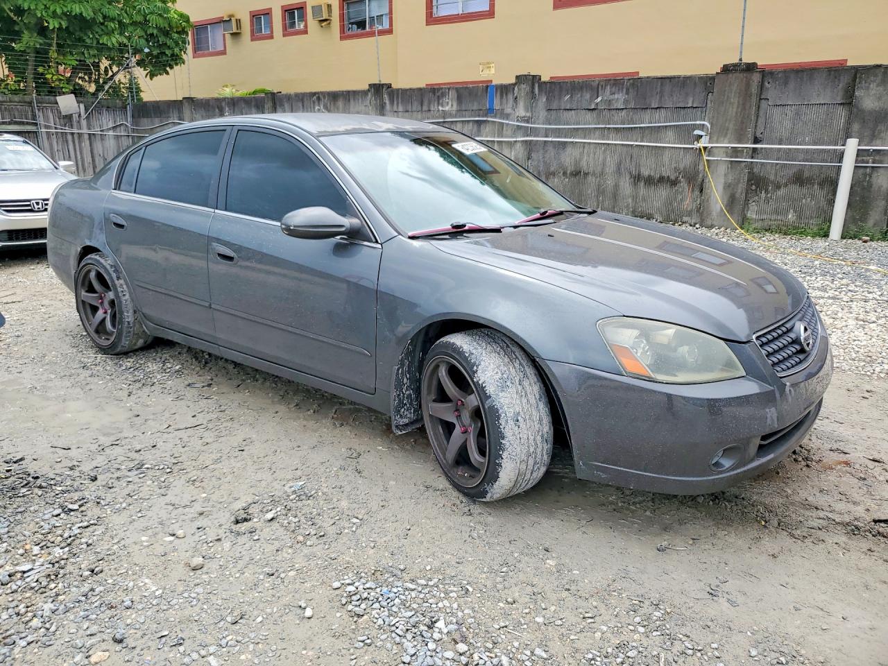 2005 Nissan Altima 2.5 Gray vin: 1N4AL11E65N916774