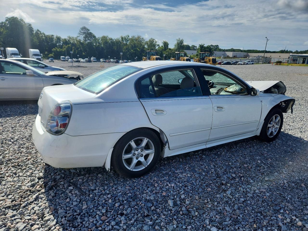 2005 Nissan Altima 2.5 White vin: 1N4AL11E75C110356