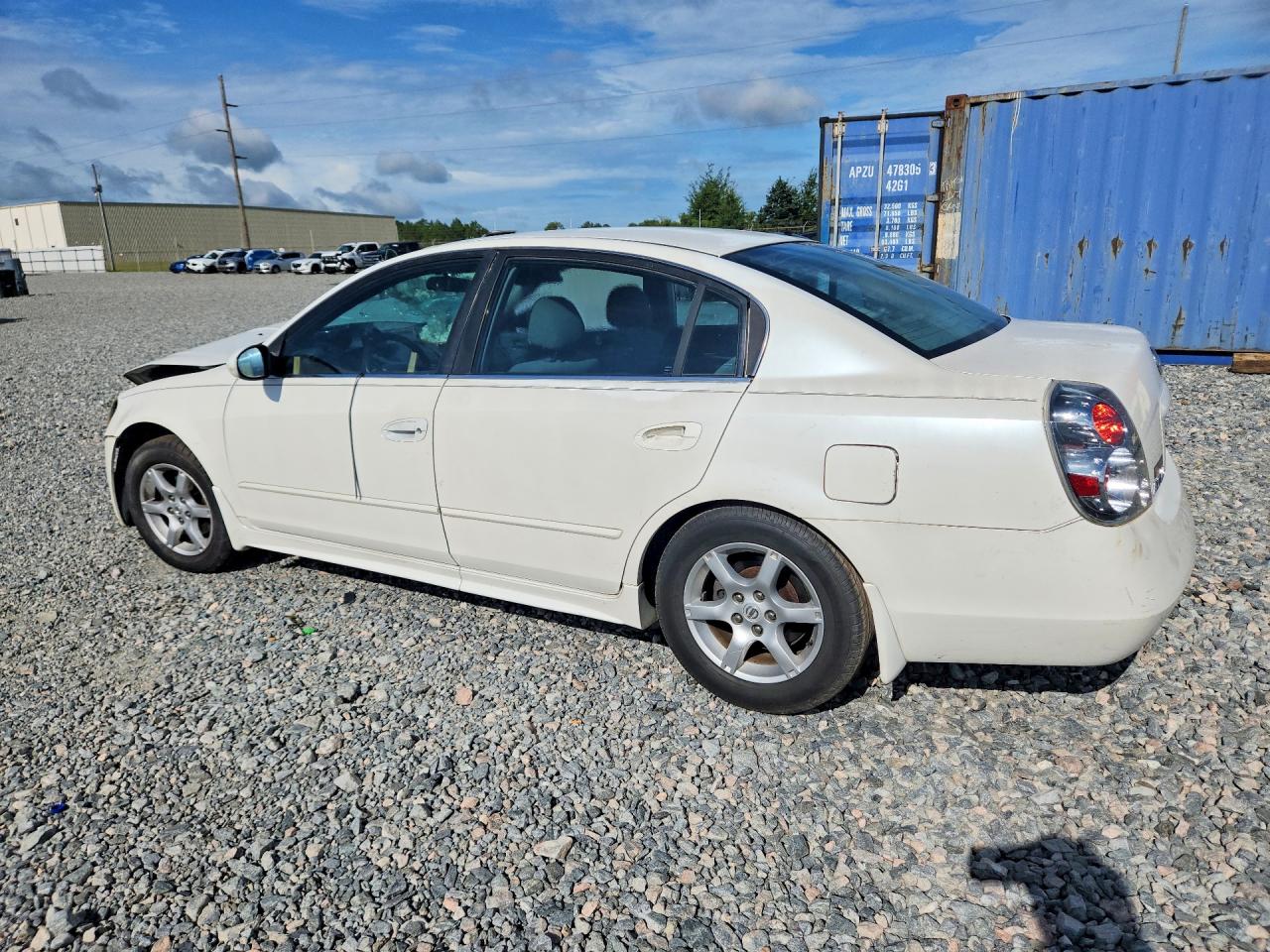 2005 Nissan Altima 2.5 White vin: 1N4AL11E75C110356