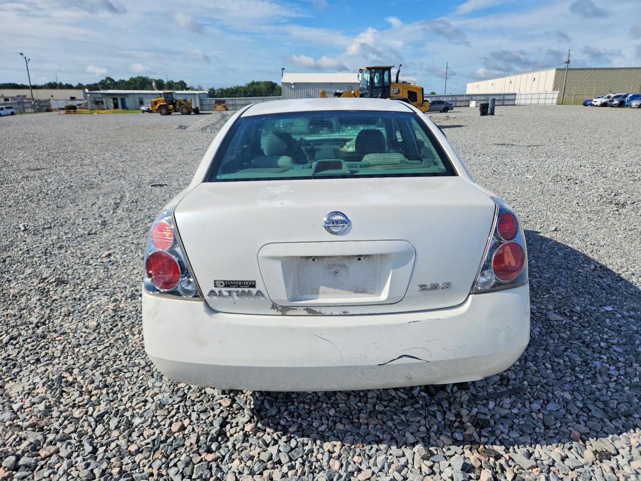 2005 Nissan Altima 2.5 White vin: 1N4AL11E75C110356