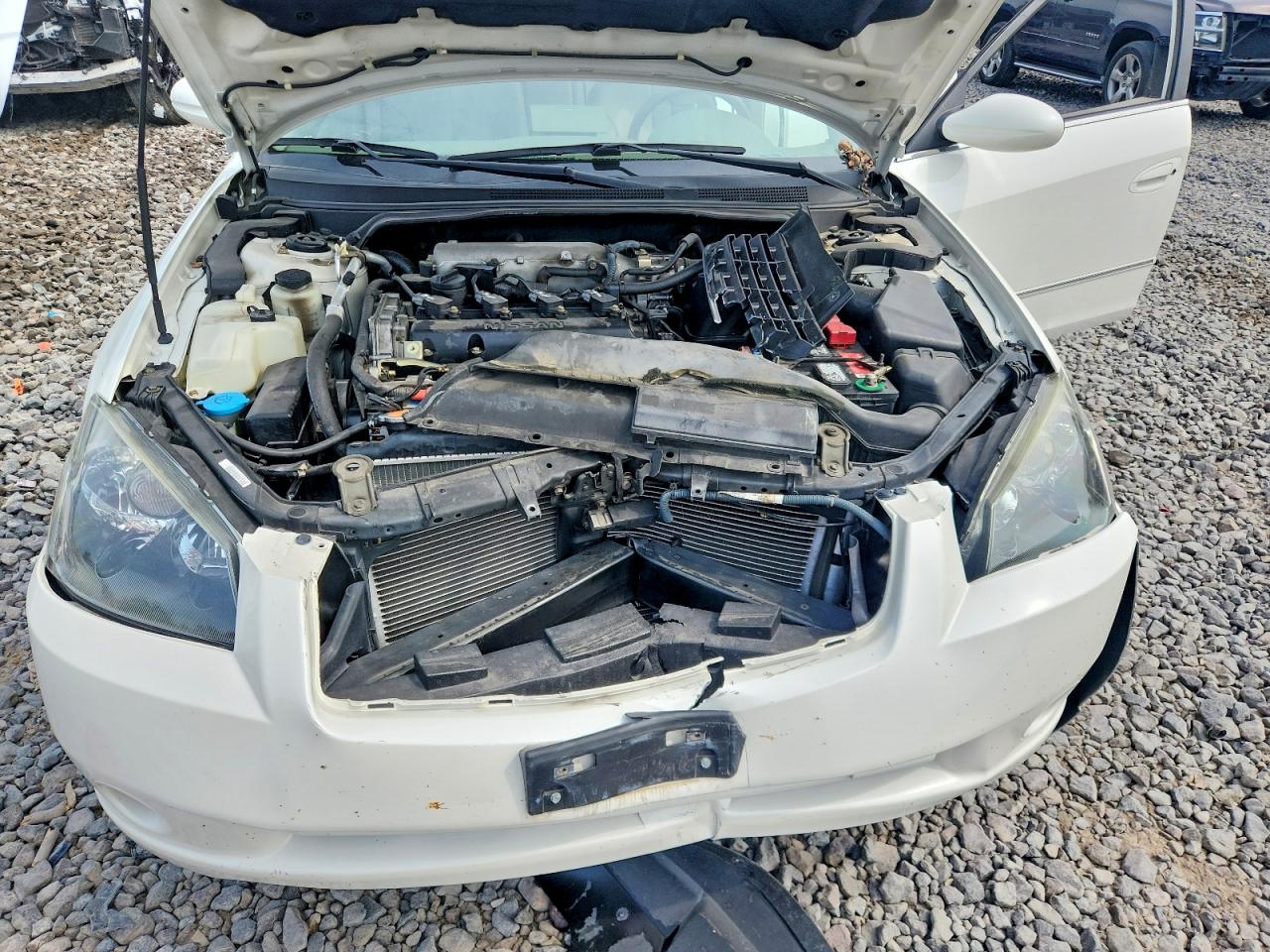 2005 Nissan Altima 2.5 White vin: 1N4AL11E75C326479