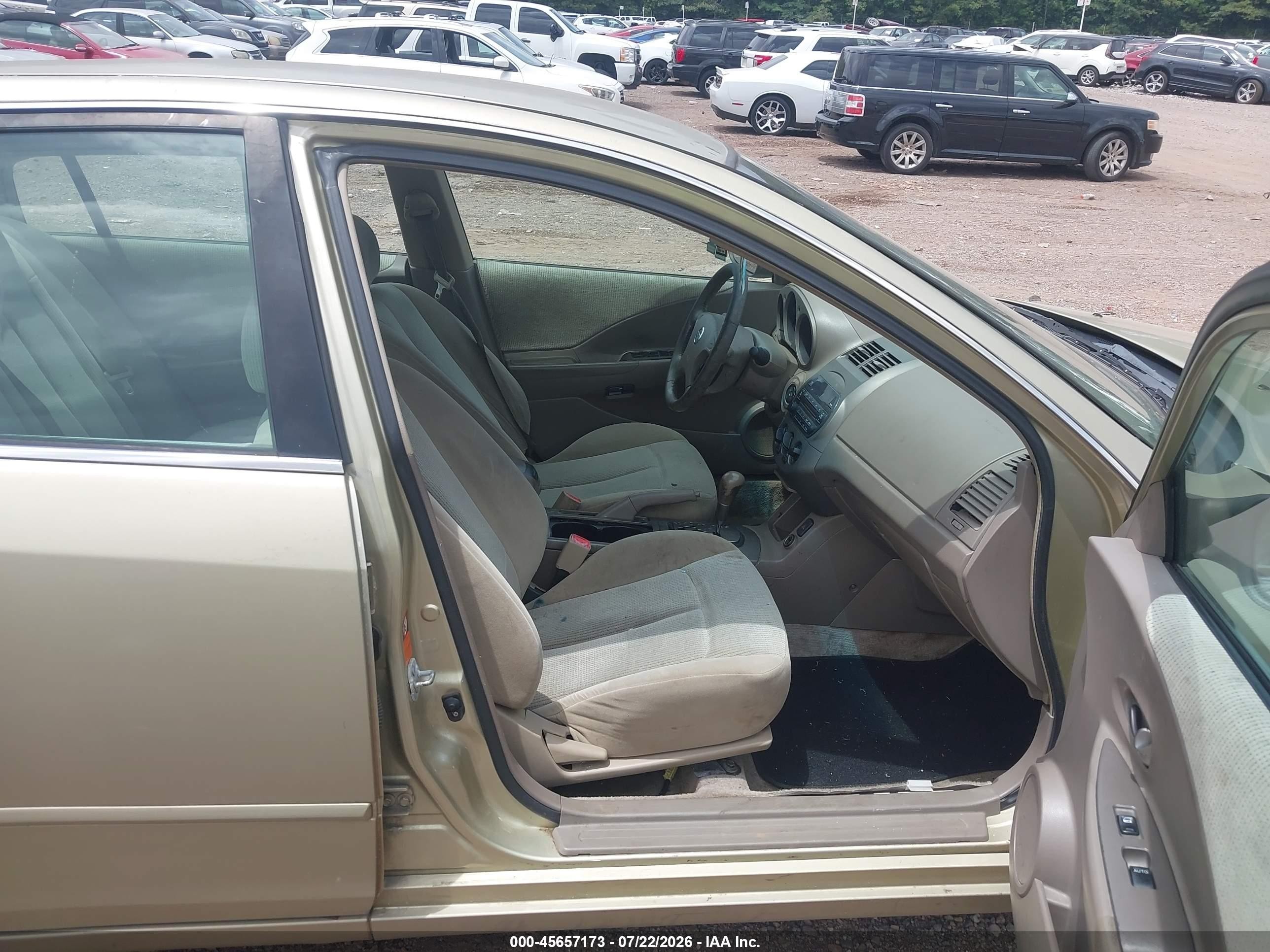 2002 Nissan Altima 2.5 S Beige vin: 1N4AL11EX2C152712