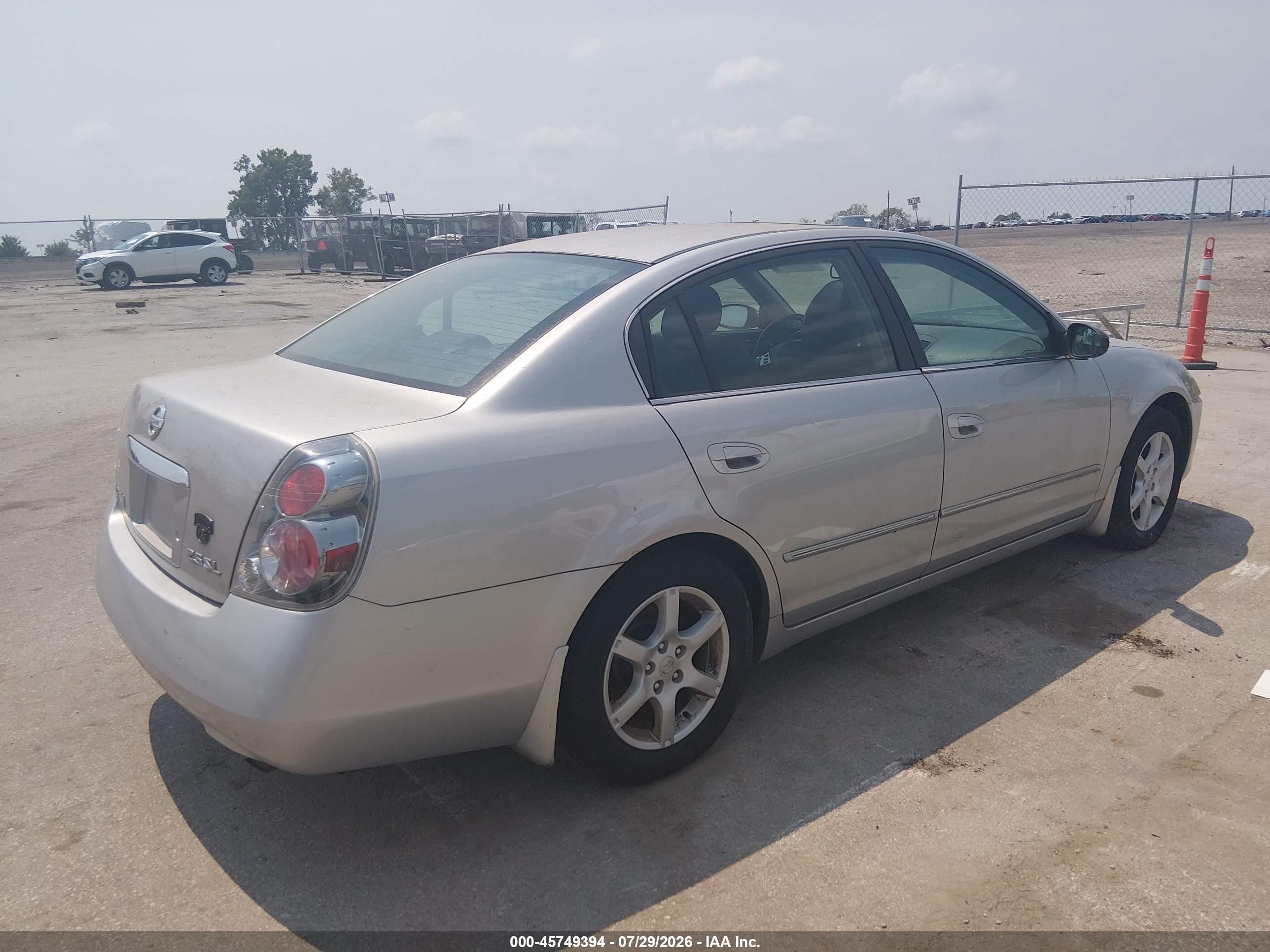 2005 Nissan Altima 2.5 S Silver vin: 1N4AL11EX5C394419