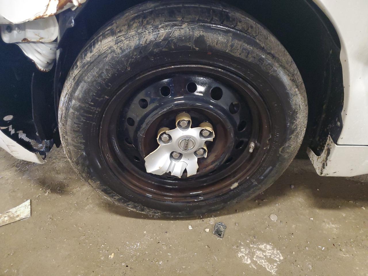 2009 Nissan Altima 2.5 White vin: 1N4AL21E09N447287 Damage: Left Front Wheel Cover, Broken, Replacement Required