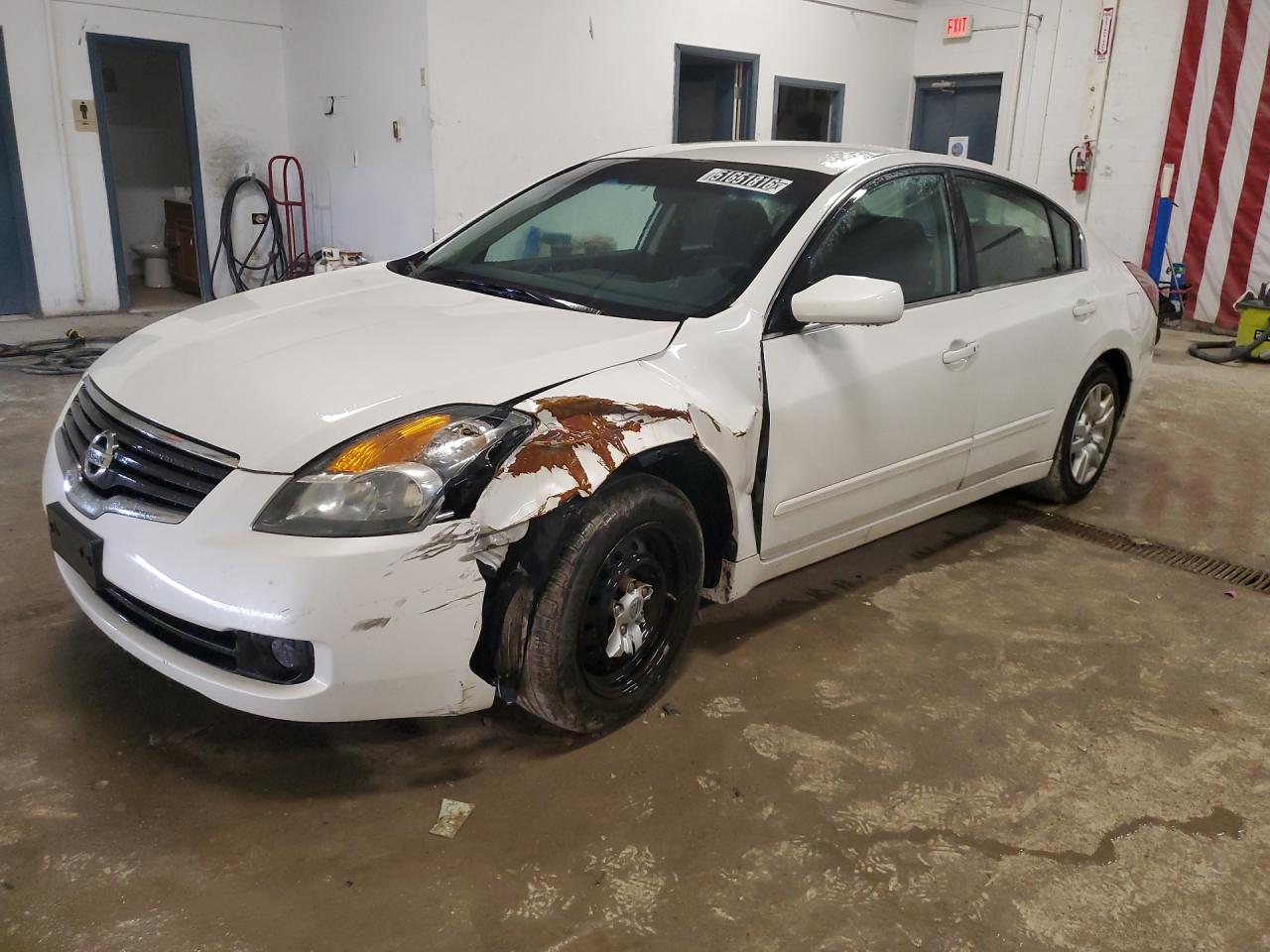 2009 Nissan Altima 2.5 White vin: 1N4AL21E09N447287 Damage: Left Head Lamp, Broken, Replacement Required