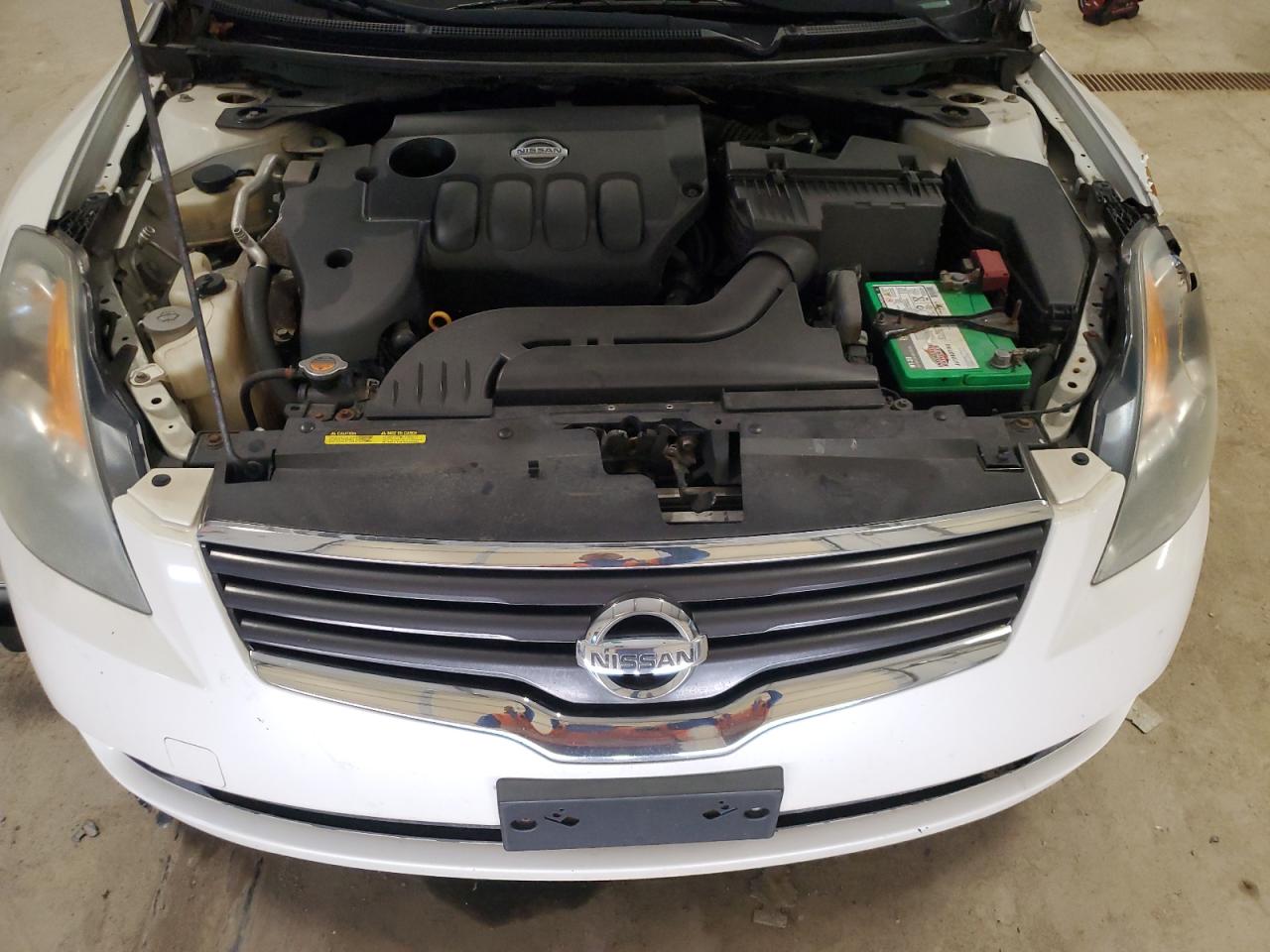 2009 Nissan Altima 2.5 White vin: 1N4AL21E09N447287 Damage: Left Head Lamp, Faded, Repair Required