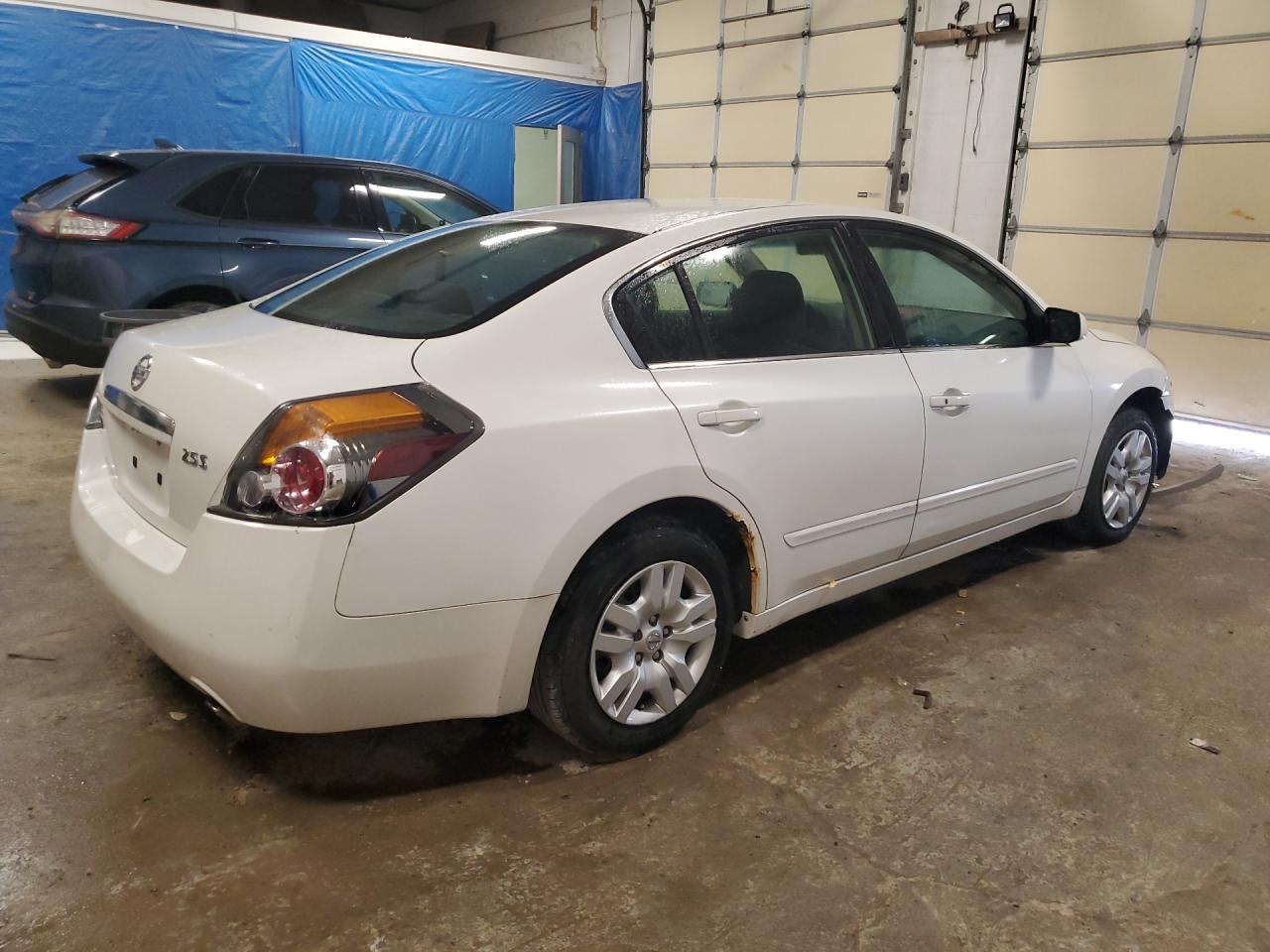 2009 Nissan Altima 2.5 White vin: 1N4AL21E09N447287 Damage: Right Qtr Panel, Rust, 3 To 4 Inches