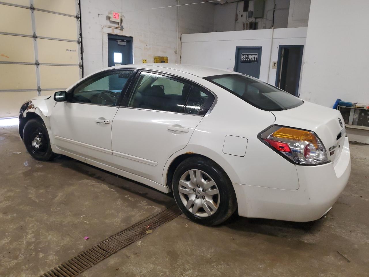 2009 Nissan Altima 2.5 White vin: 1N4AL21E09N447287 Damage: Left Qtr Panel, Rust, 1 To 2 Inches