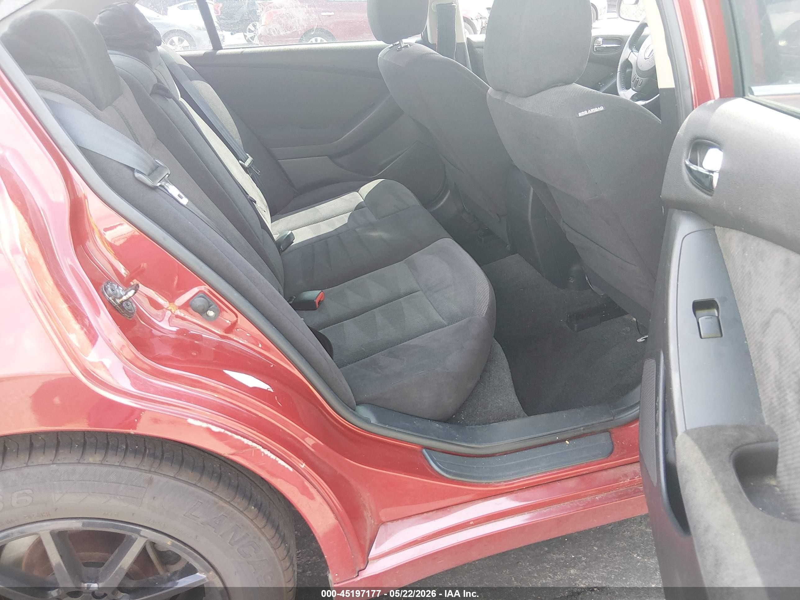 2009 Nissan Altima 2.5 S Red vin: 1N4AL21E09N532839