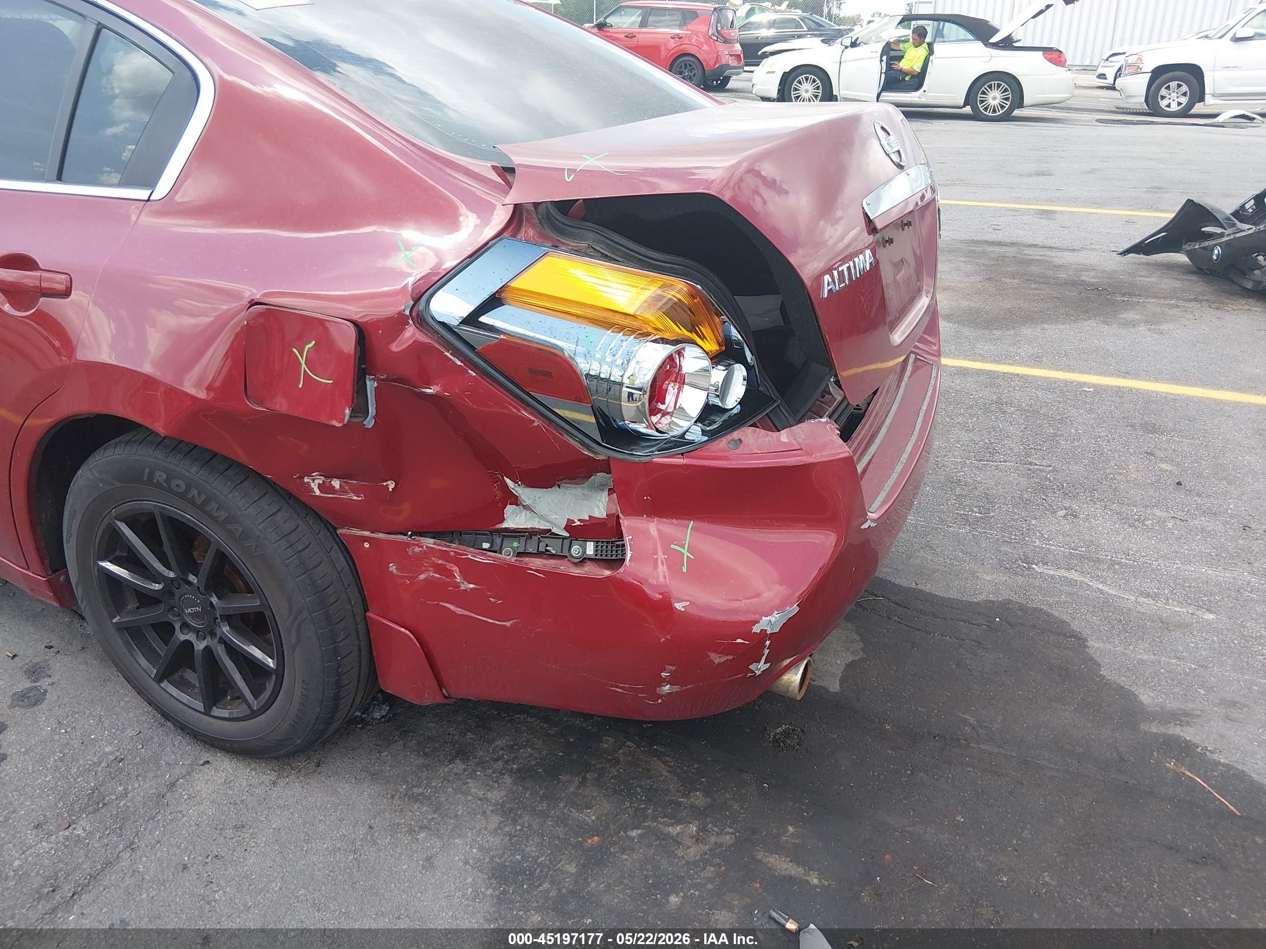 2009 Nissan Altima 2.5 S Red vin: 1N4AL21E09N532839