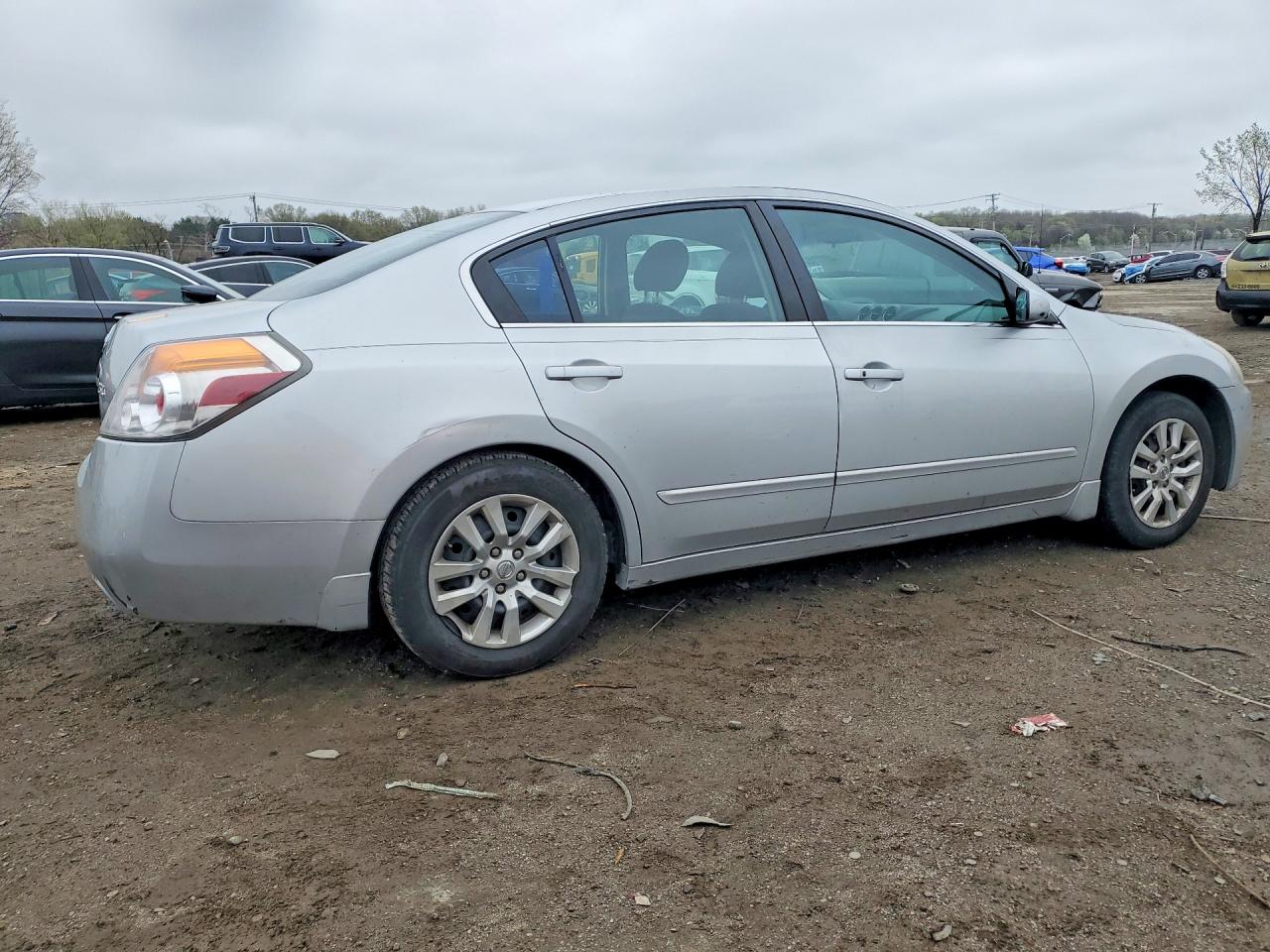 2009 Niss Altima Silver vin: 1N4AL21E09N539922