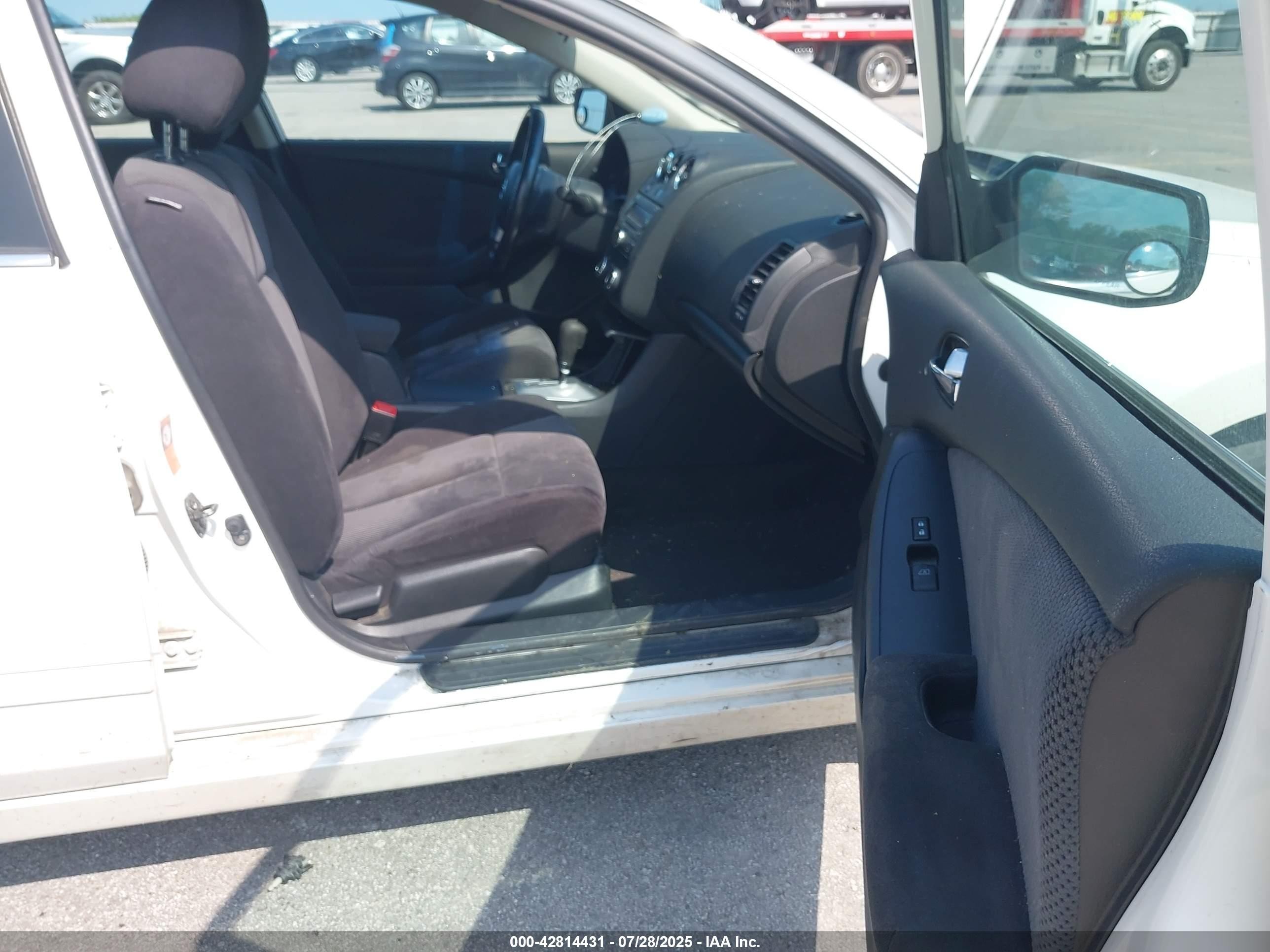 2007 Nissan Altima 2.5 S Белый vin: 1N4AL21E17C212485