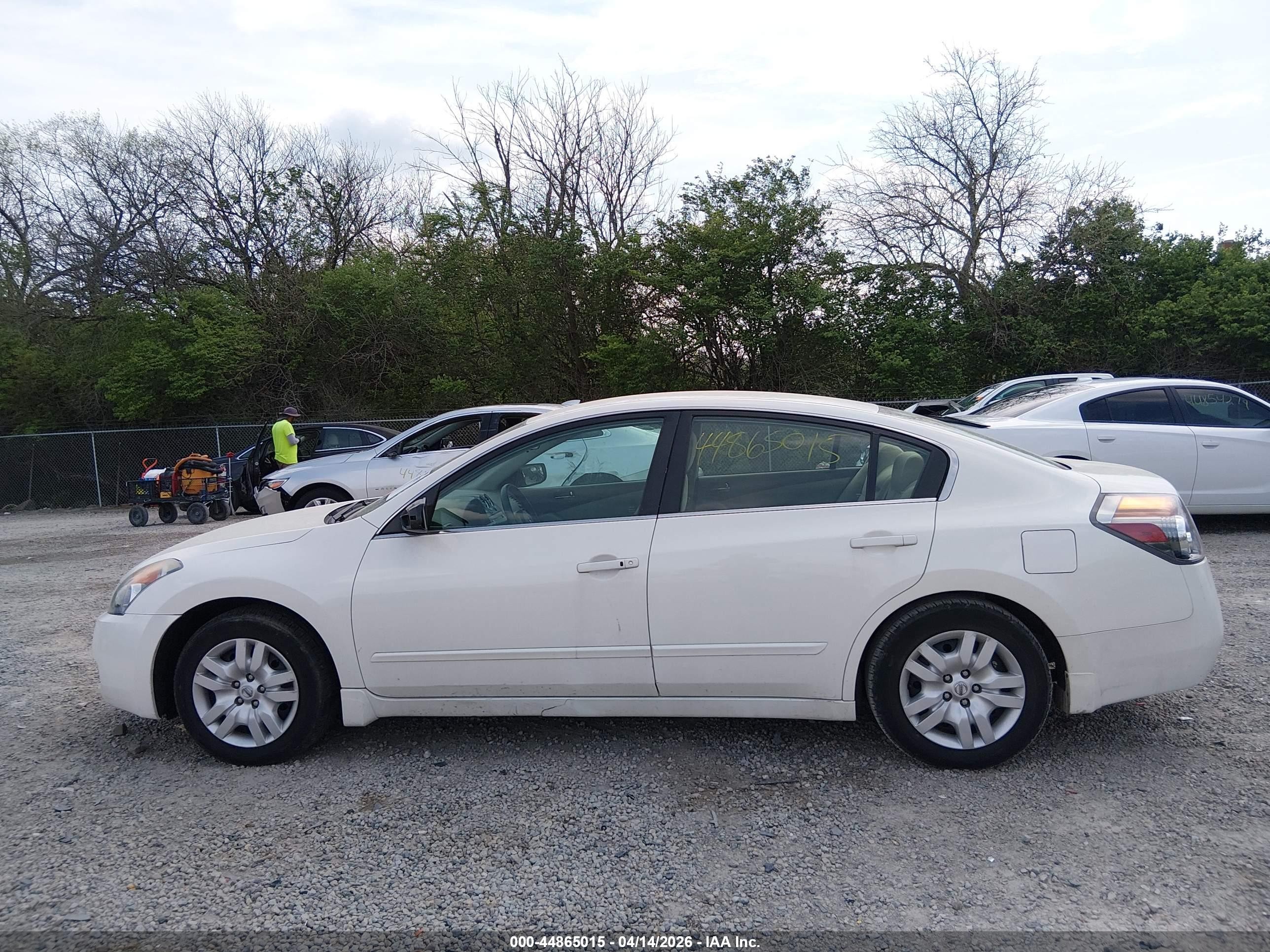 2009 Nissan Altima 2.5 S White vin: 1N4AL21E19C180818