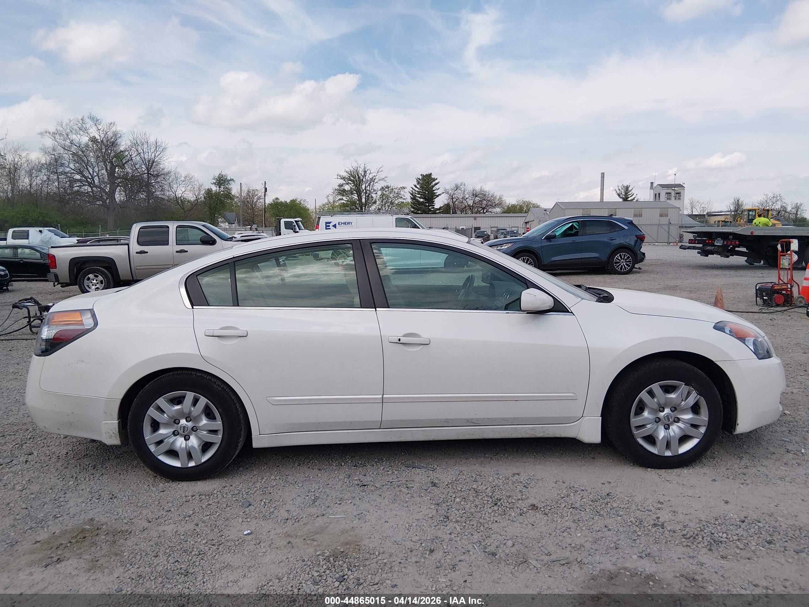 2009 Nissan Altima 2.5 S White vin: 1N4AL21E19C180818