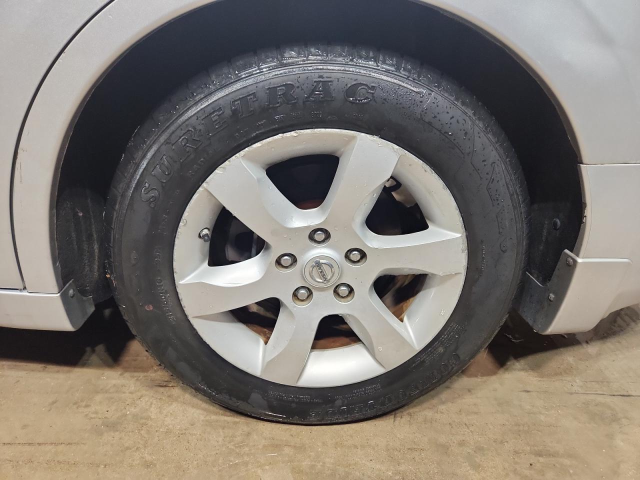 2009 Nissan Altima 2.5 Серебряный vin: 1N4AL21E19N429056 Damage: Left Rear Wheel, Curb Rash, > 12 Inches