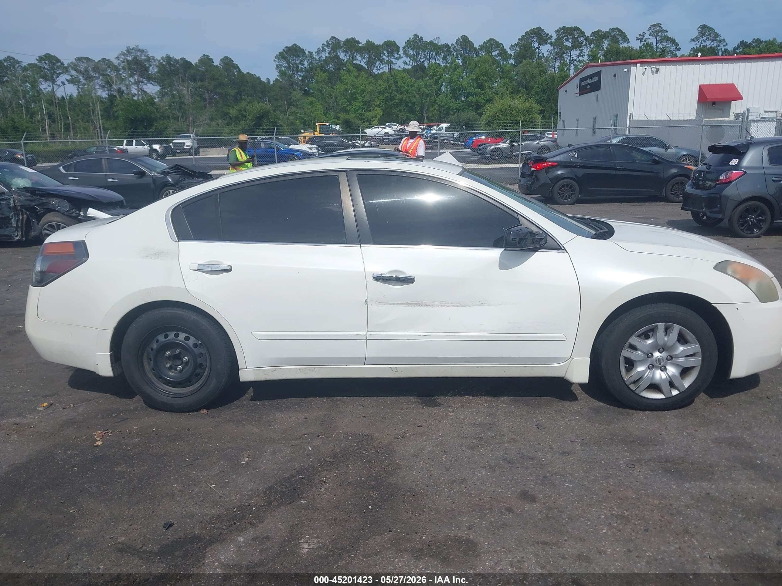 2009 Nissan Altima 2.5 S Белый vin: 1N4AL21E29N536939
